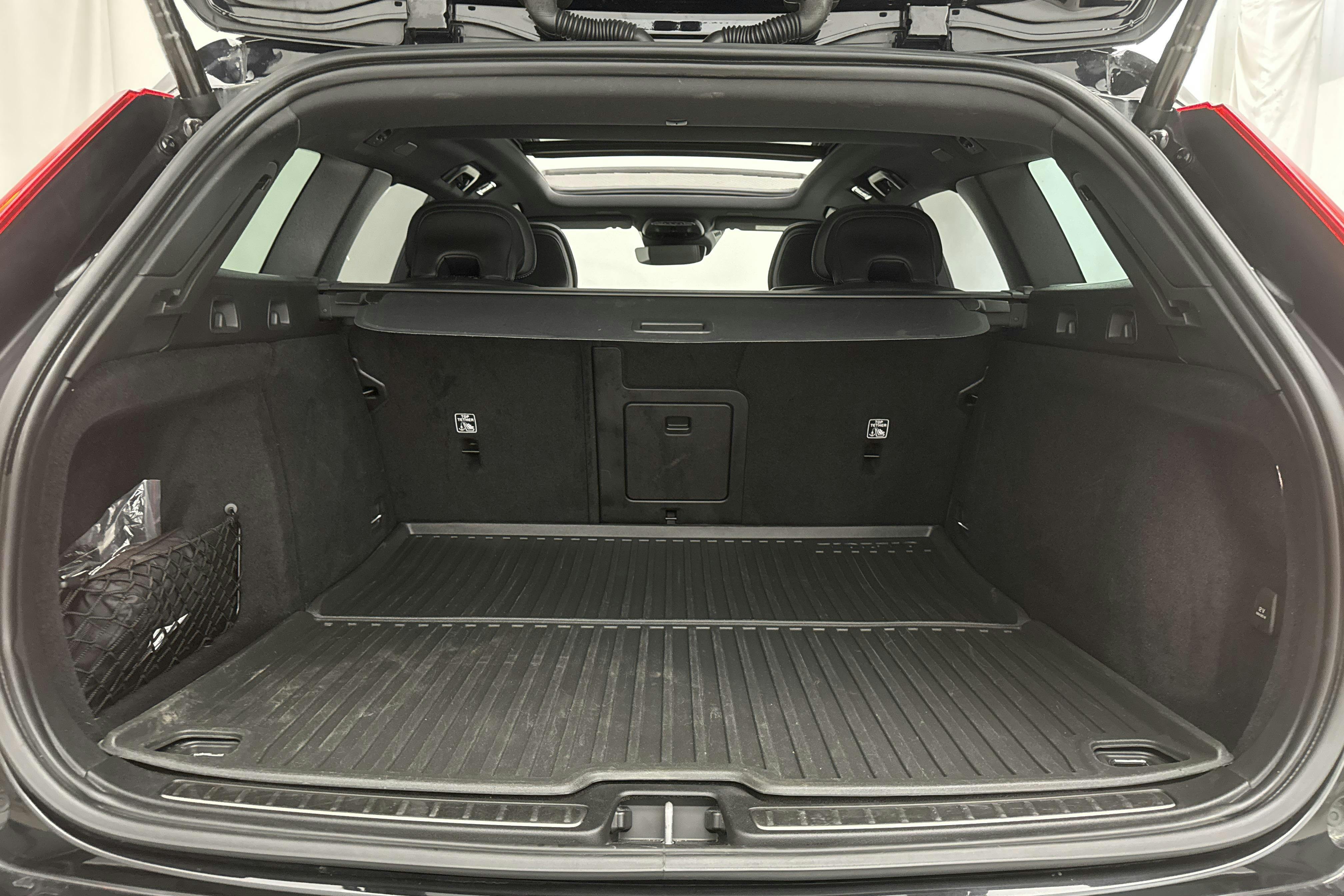 Volvo V60 T8 AWD Recharge (455hk) - 74 680 km - Automatic - black - 2022