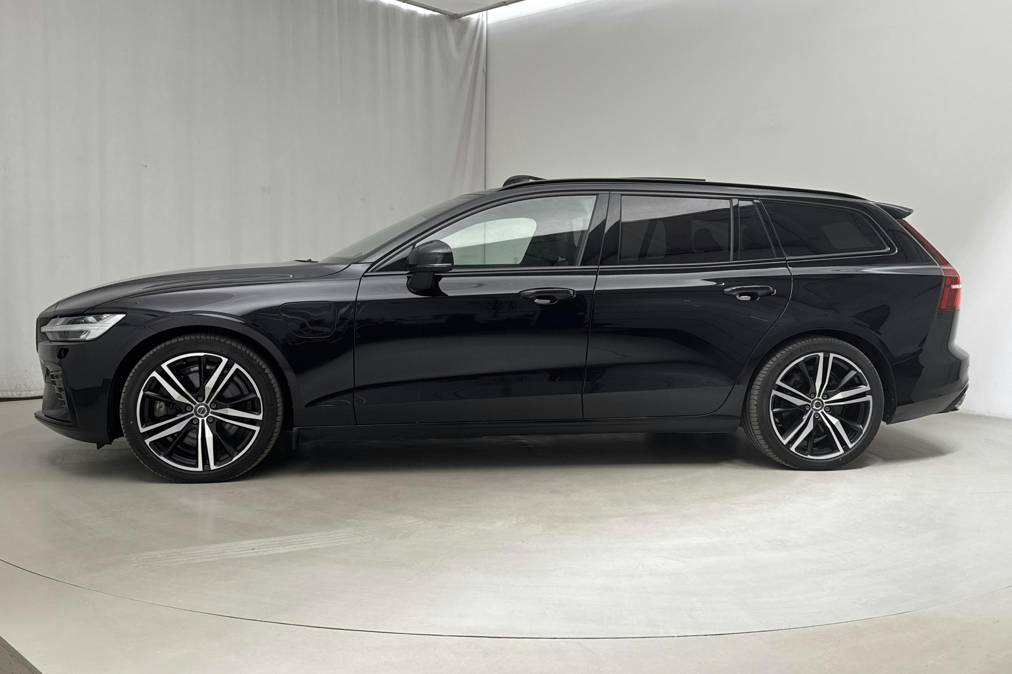 Volvo V60 T8 AWD Recharge (455hk) - 74 680 km - Automatic - black - 2022