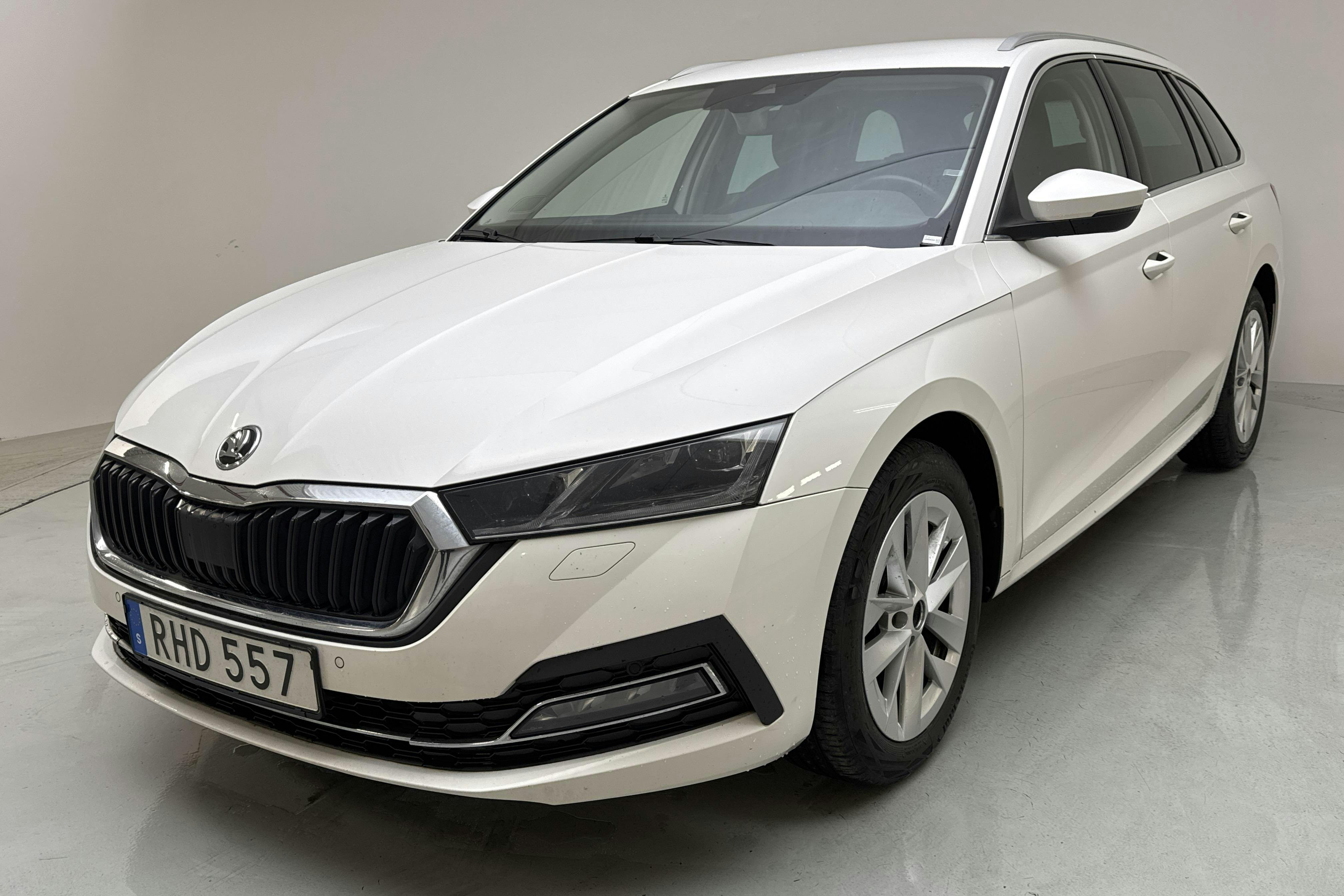 Skoda Octavia 2.0 TDI Combi (150hk) - 133 990 km - Automatic - white - 2022