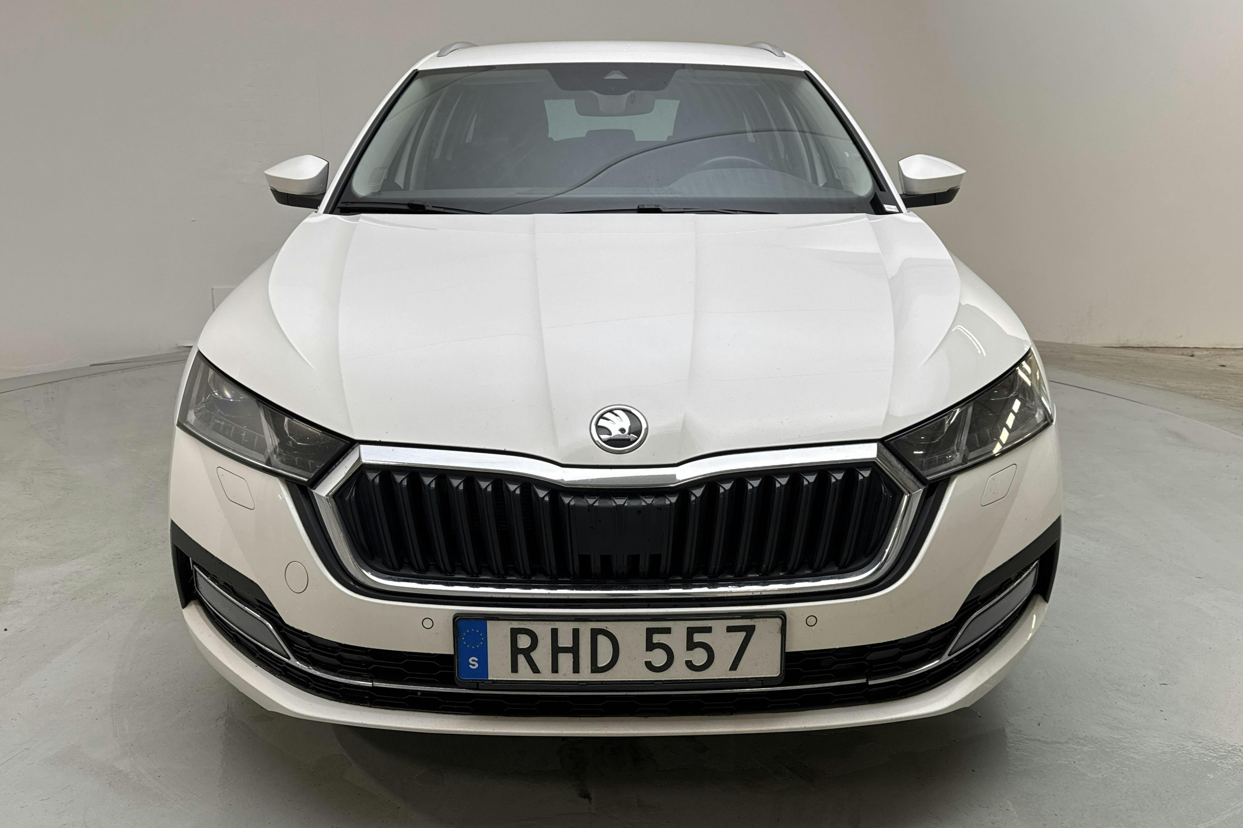 Skoda Octavia 2.0 TDI Combi (150hk) - 133 990 km - Automatic - white - 2022