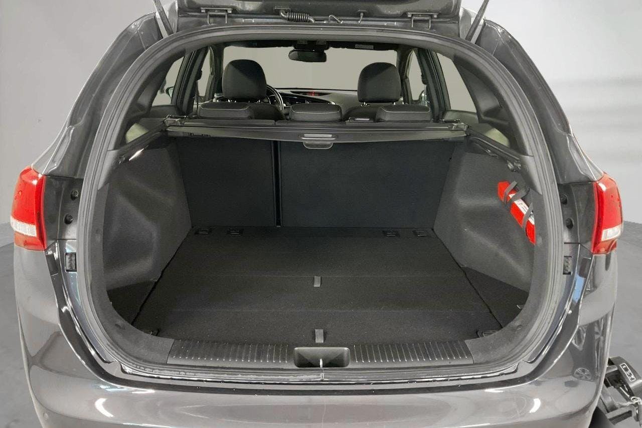 KIA Cee'd 1.6 CRDi SW (136hk) - 89 100 km - Manual - gray - 2017