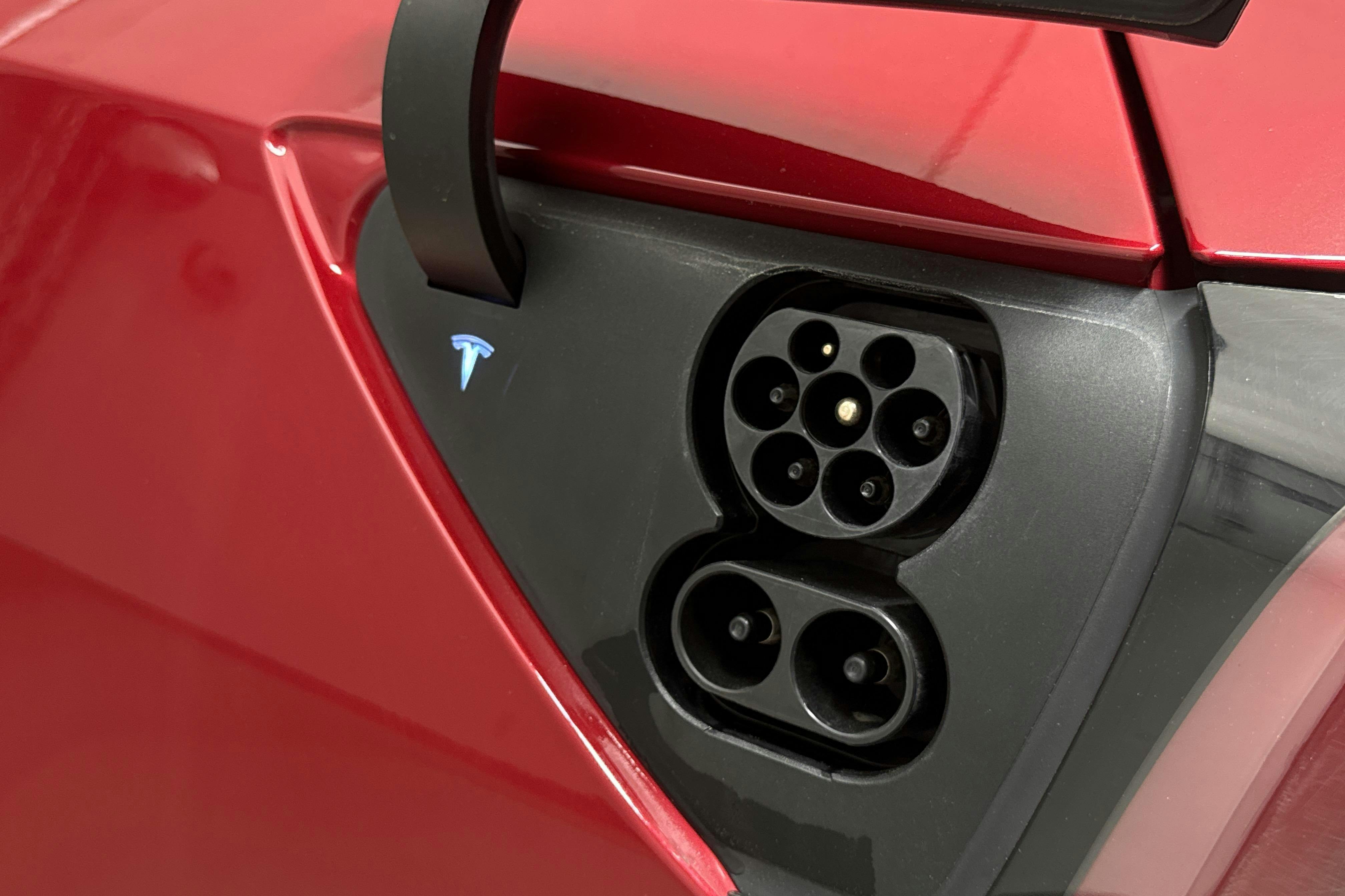 Tesla Model 3 Long Range Dual Motor AWD - 9 231 mil - Automat - röd - 2020