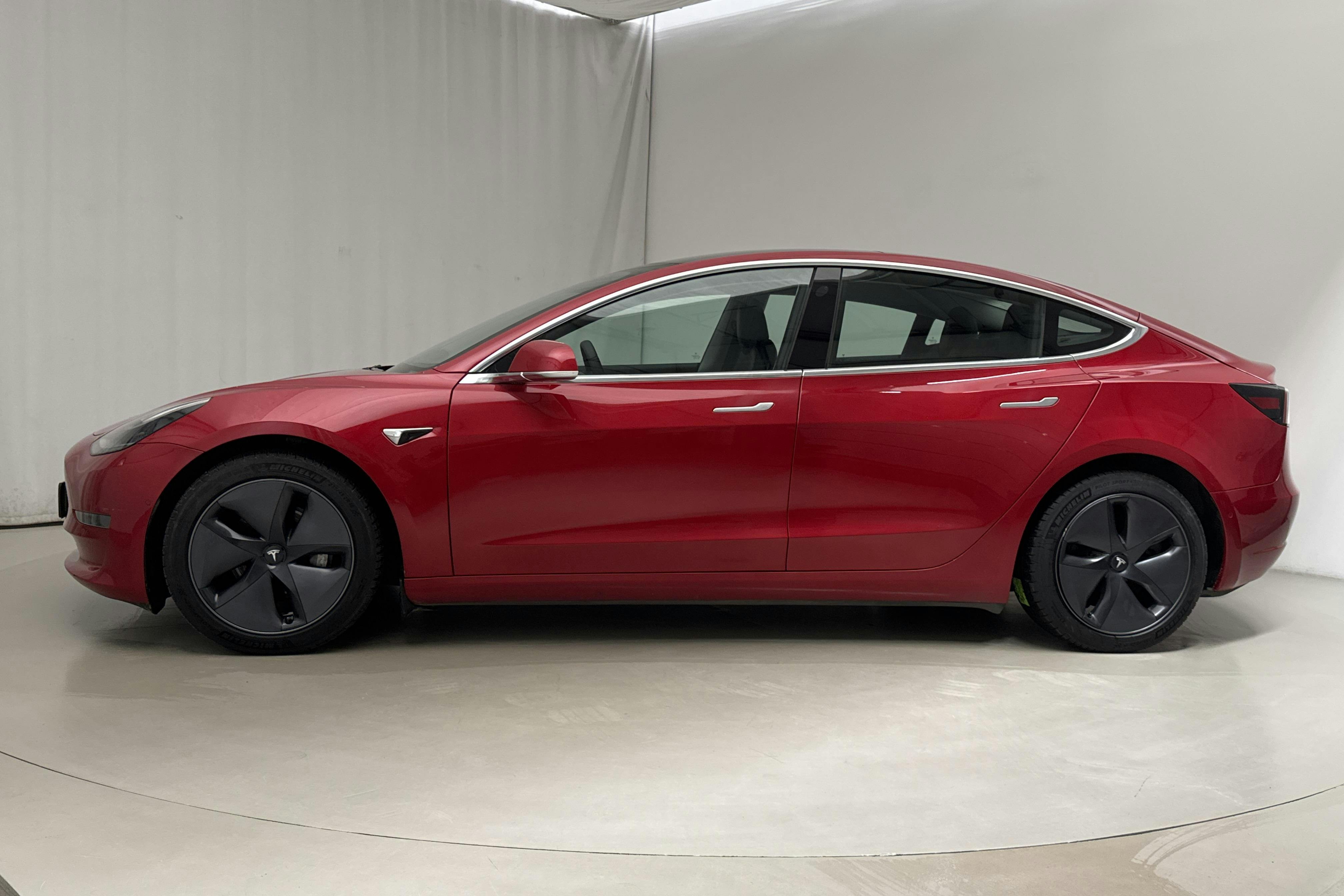 Tesla Model 3 Long Range Dual Motor AWD - 9 231 mil - Automat - röd - 2020