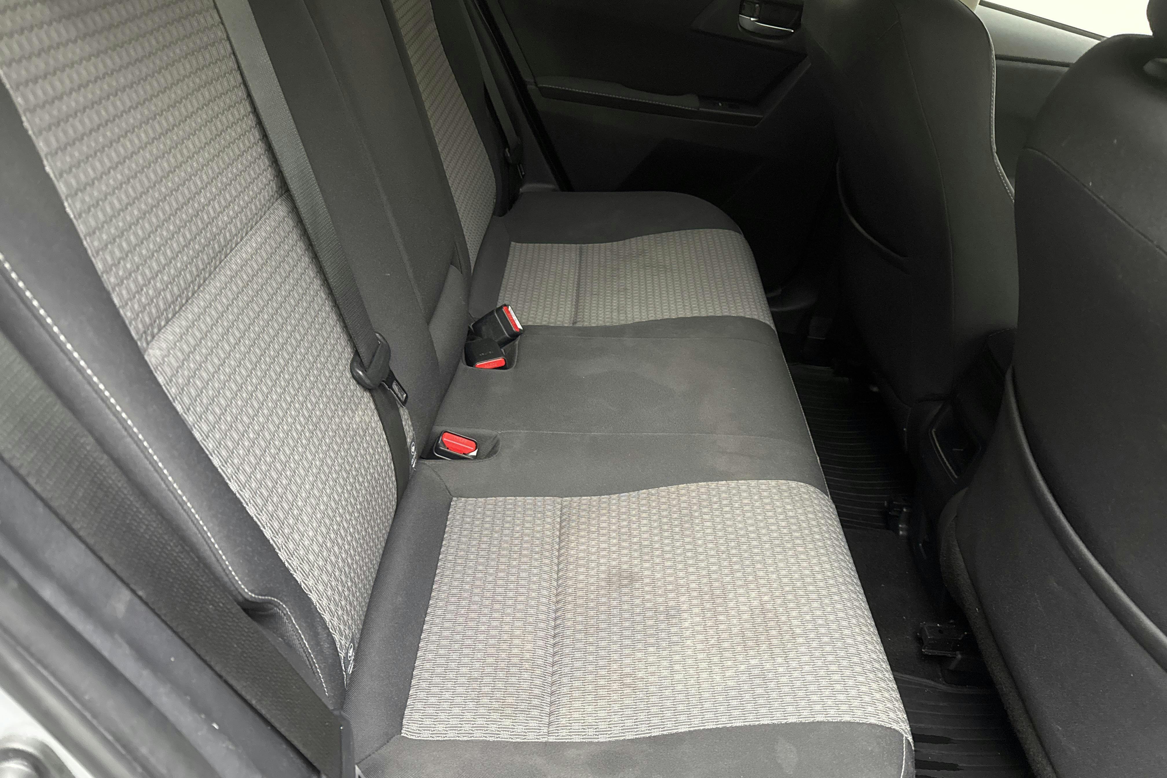 Toyota Auris 1.8 HSD Touring Sports (99hk) - 125 760 km - Automatic - gray - 2019