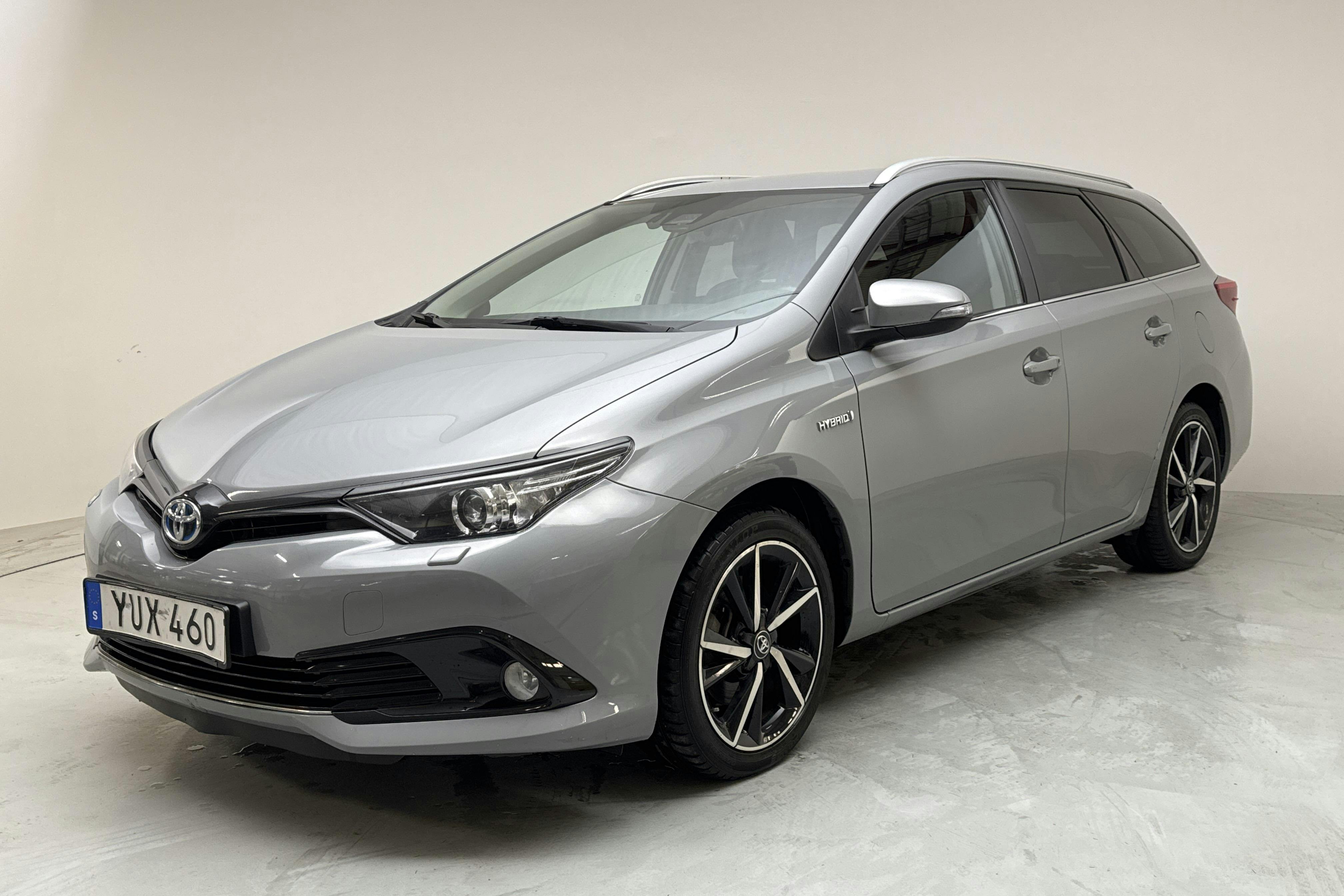 Toyota Auris 1.8 HSD Touring Sports (99hk) - 125 760 km - Automatic - gray - 2019