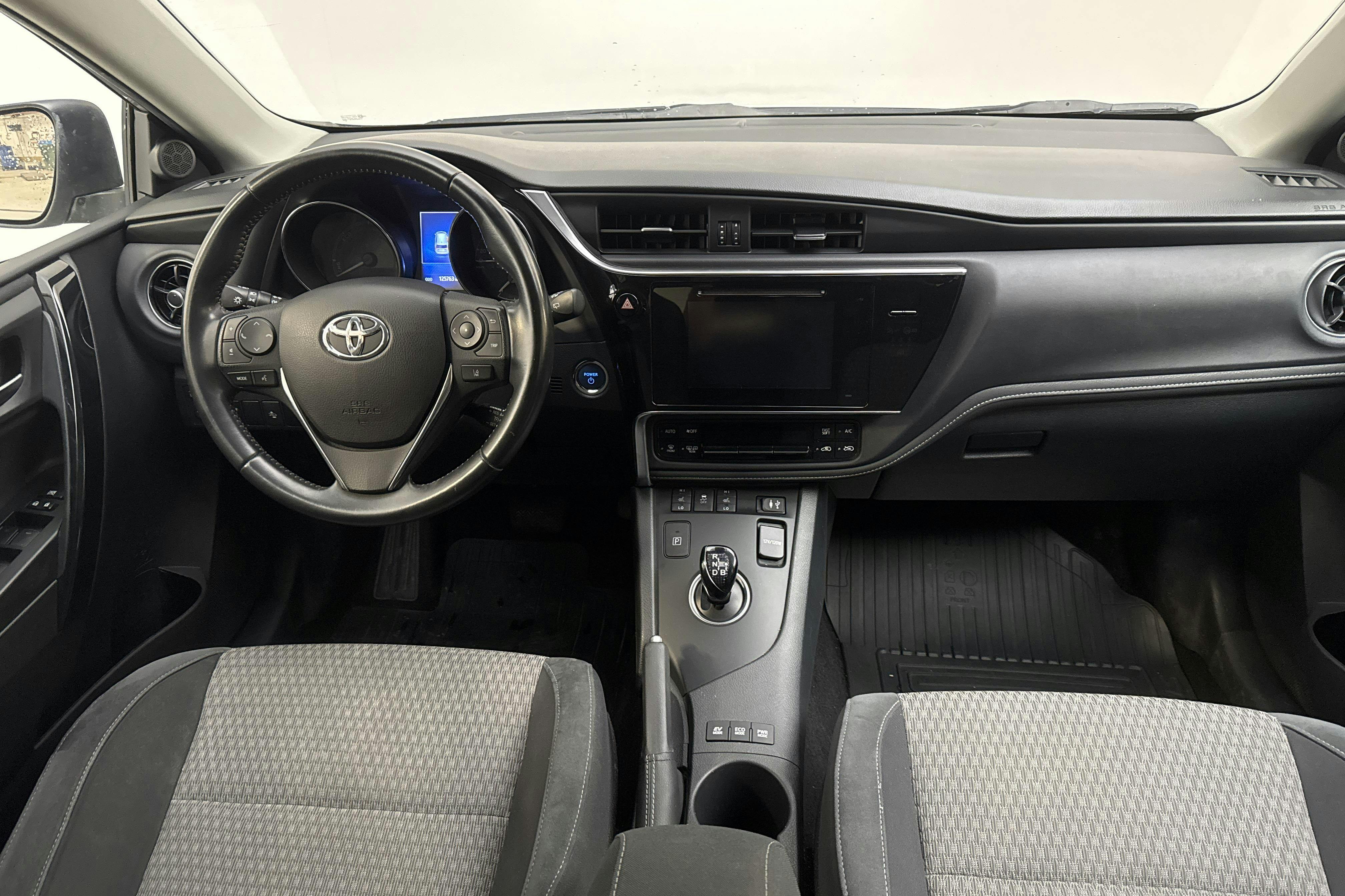 Toyota Auris 1.8 HSD Touring Sports (99hk) - 125 760 km - Automatic - gray - 2019