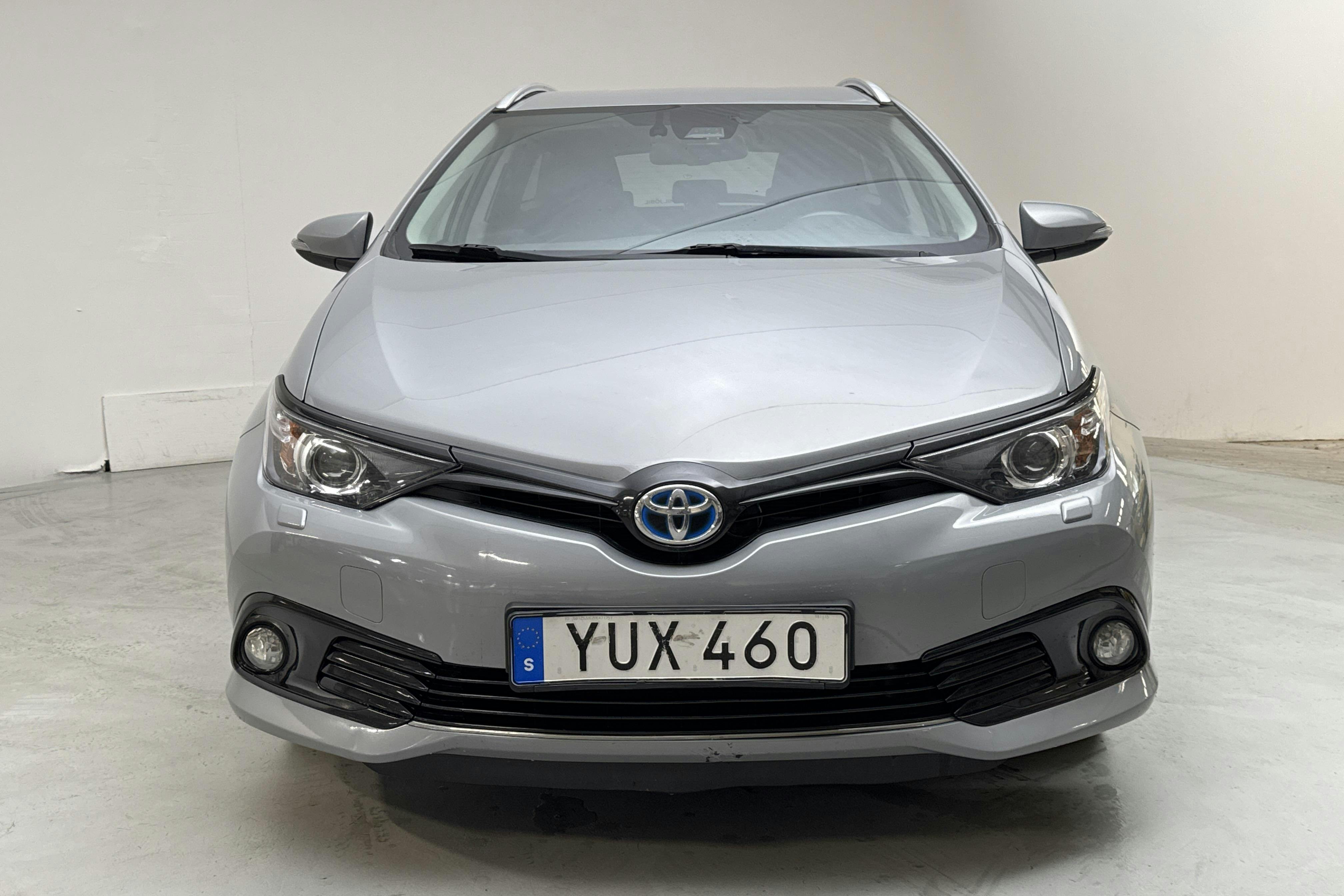 Toyota Auris 1.8 HSD Touring Sports (99hk) - 125 760 km - Automatic - gray - 2019