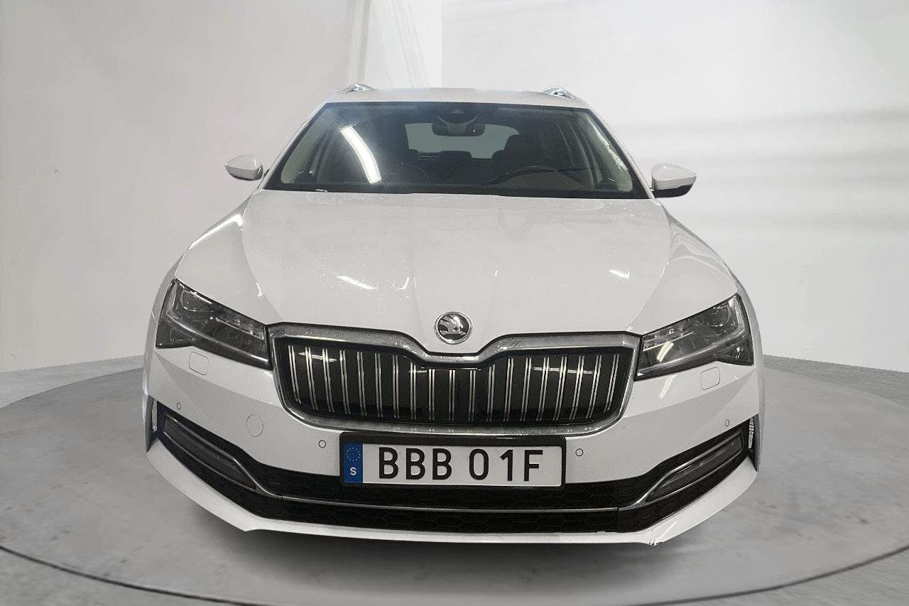Skoda Superb 1.4 TSI PHEV Kombi (218hk) - 9 337 mil - Automat - vit - 2021
