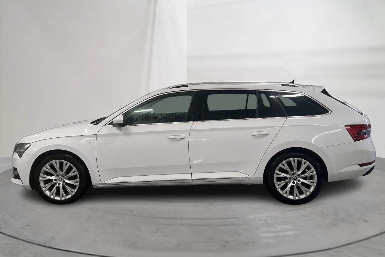 Skoda Superb 1.4 TSI PHEV Kombi (218hk) - 9 337 mil - Automat - vit - 2021