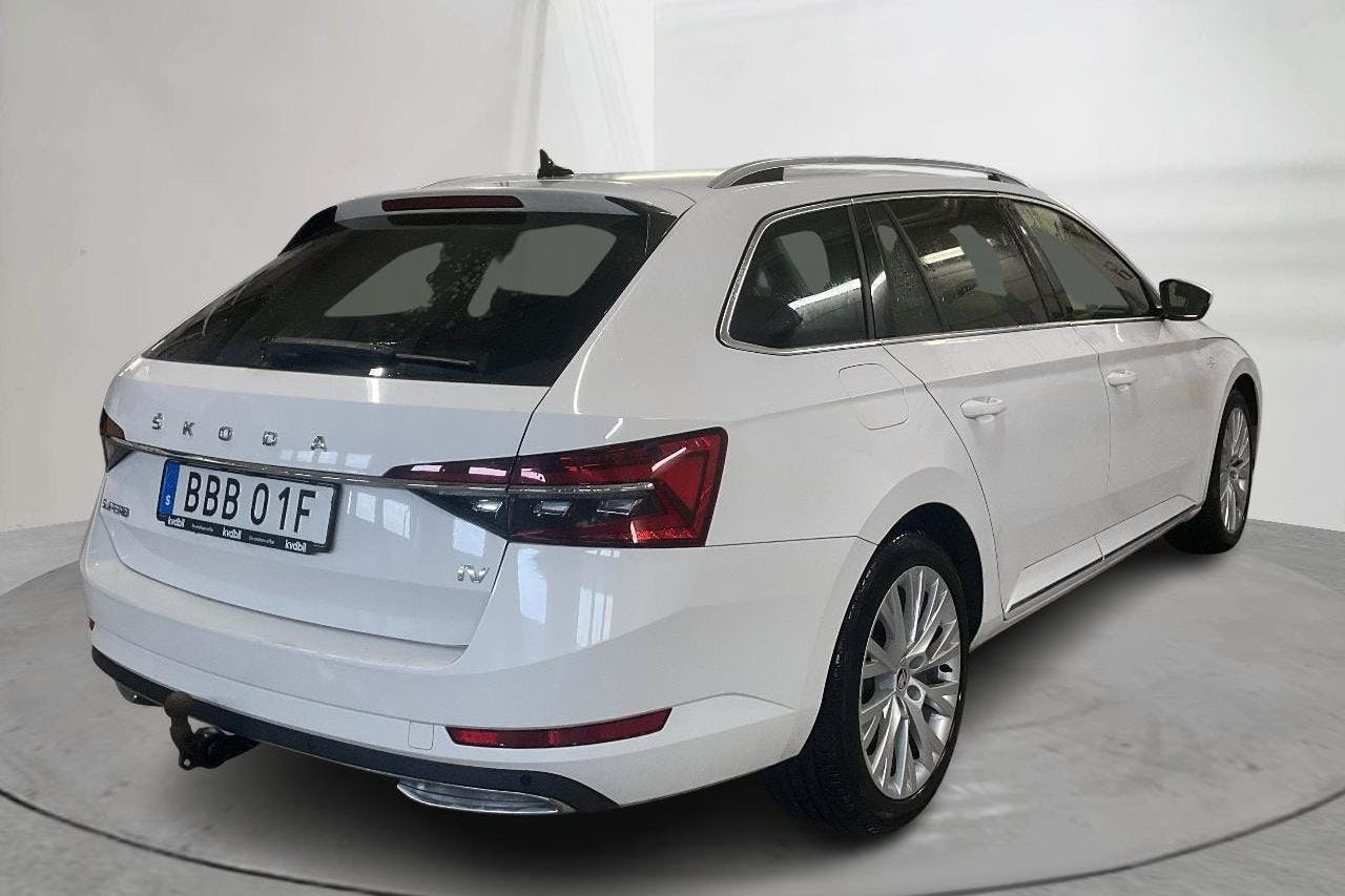 Skoda Superb 1.4 TSI PHEV Kombi (218hk) - 9 337 mil - Automat - vit - 2021