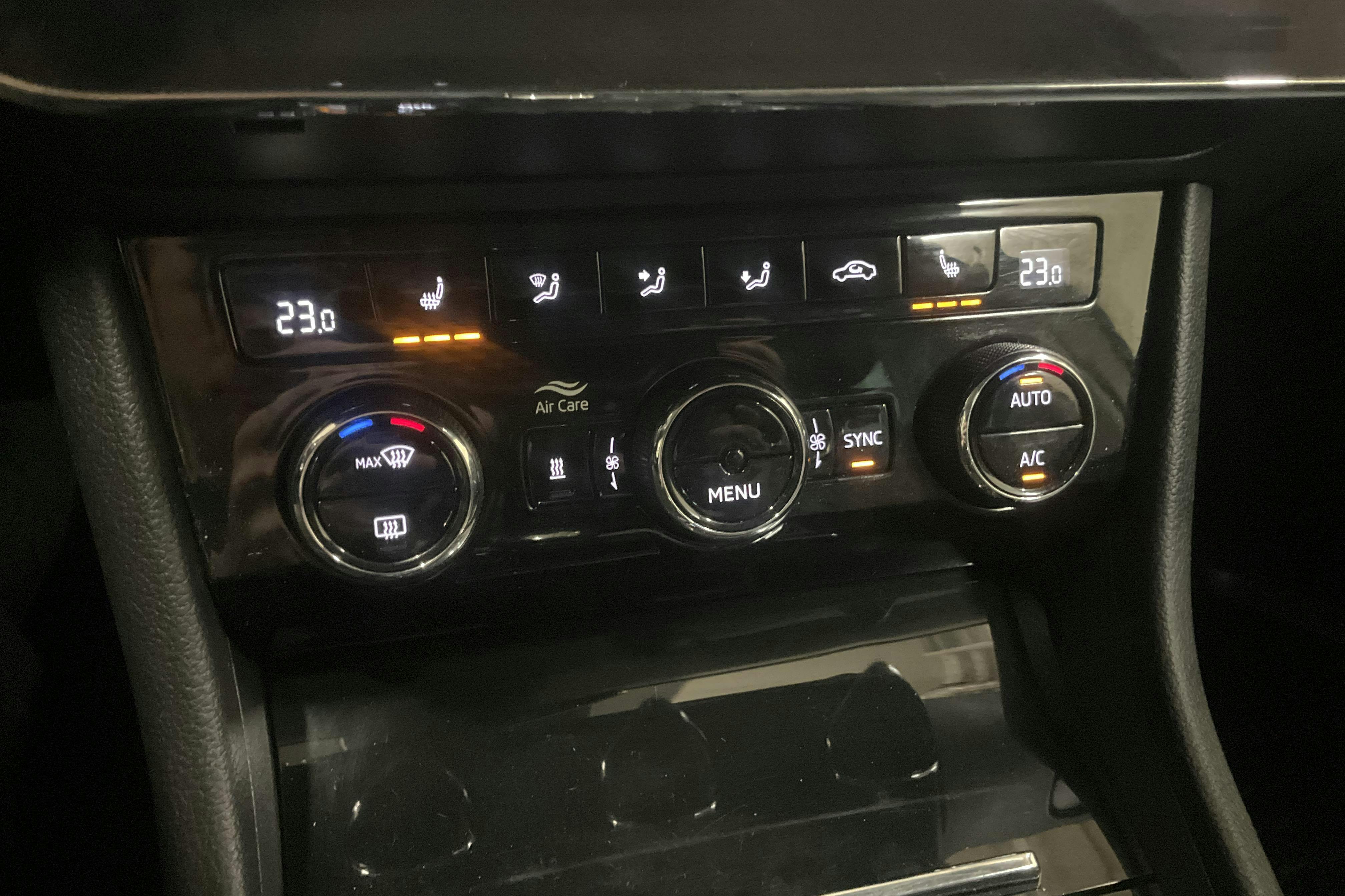 Skoda Superb 1.4 TSI PHEV Kombi (218hk) - 9 337 mil - Automat - vit - 2021