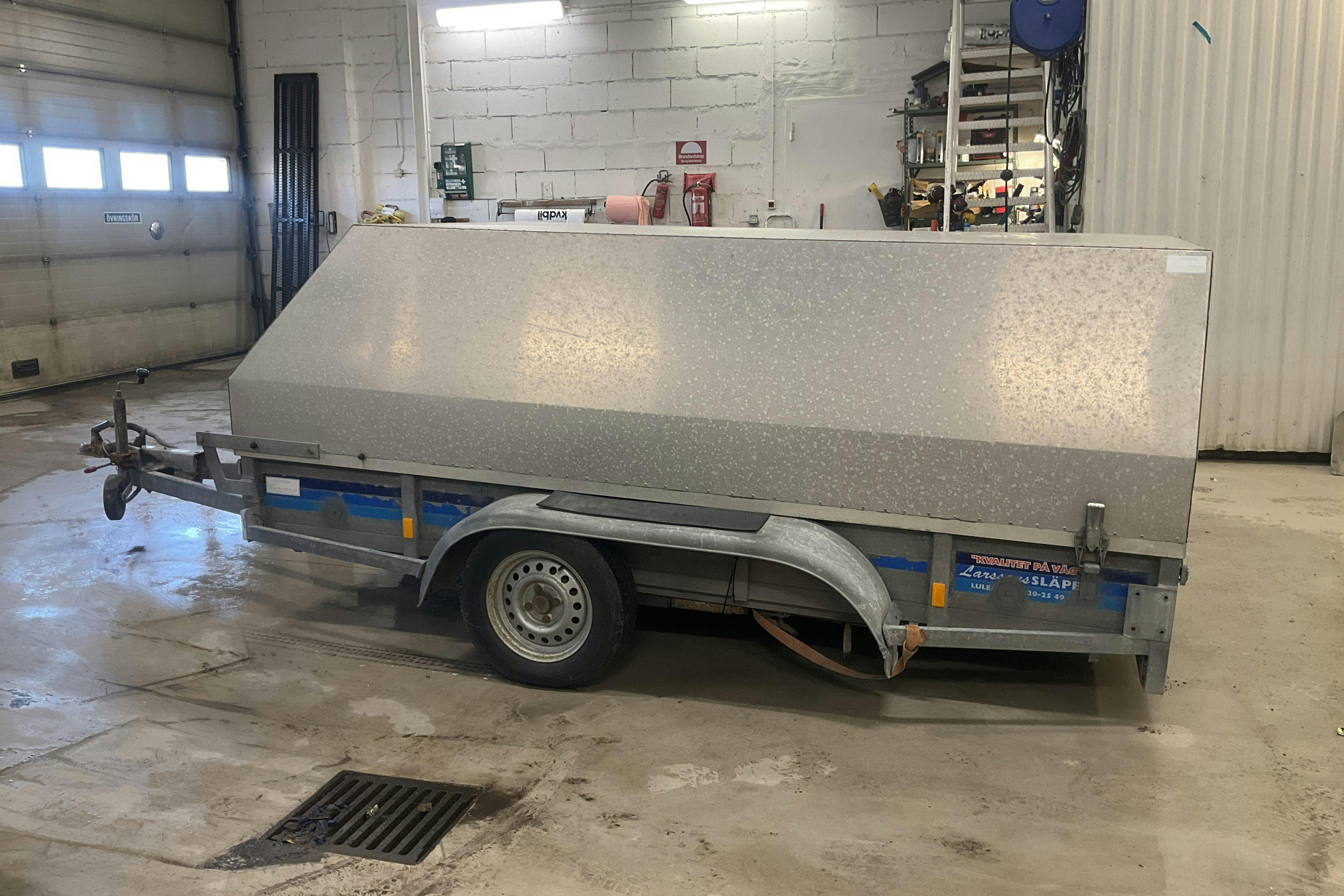 Larssons SLÄPET LS 1700 B Kåpsläpvagn Släpvagn (Rep.Objekt) - 0 km - Light Grey - 2006