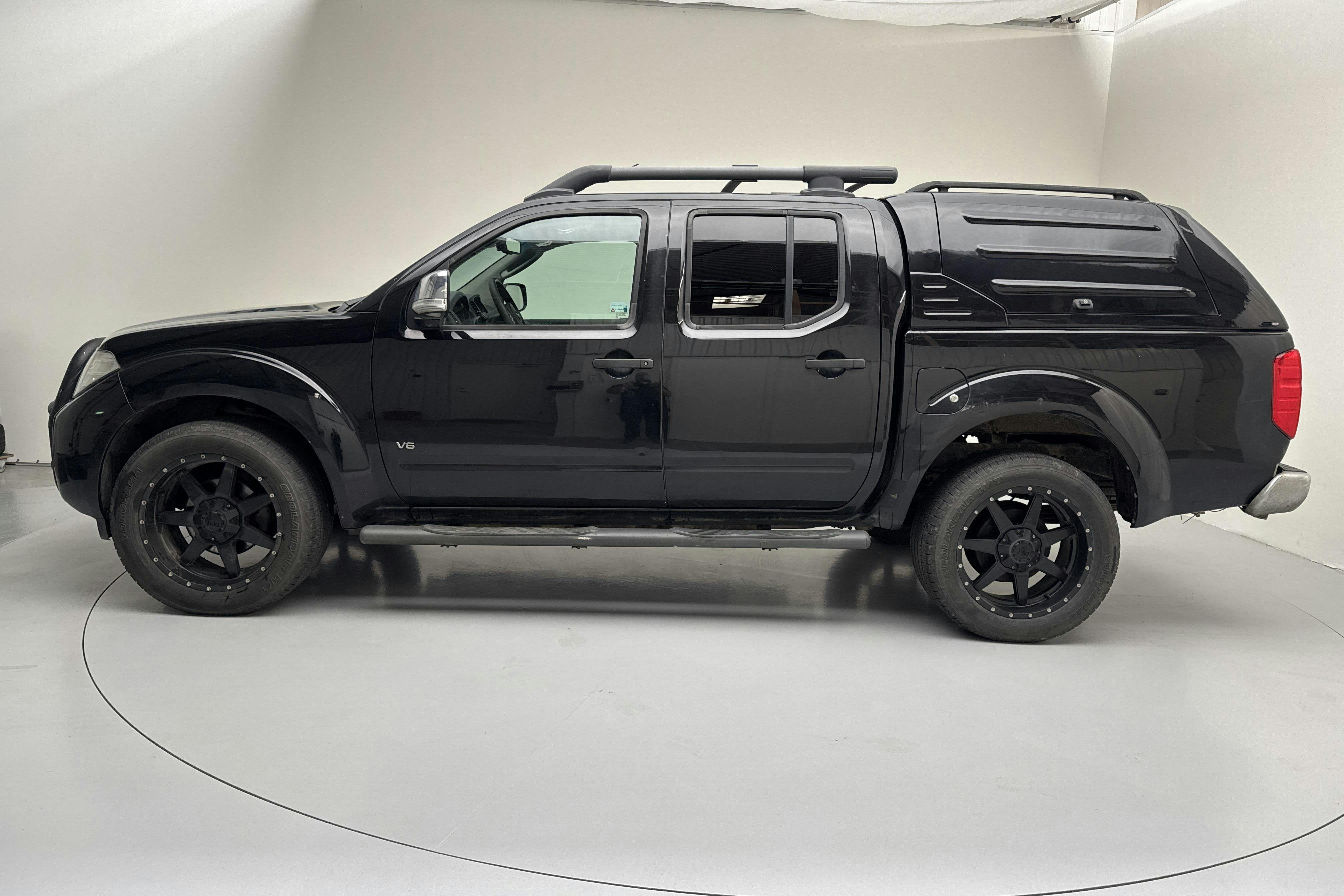 Nissan Navara 3.0 dCi V6 (231hk) - 27 279 mil - Automat - svart - 2012