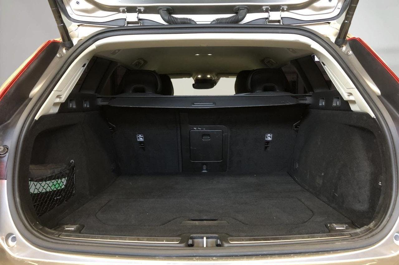 Volvo V60 B4 Mildhybrid, Diesel (197hk) - 118 960 km - Automatyczna - szary - 2022