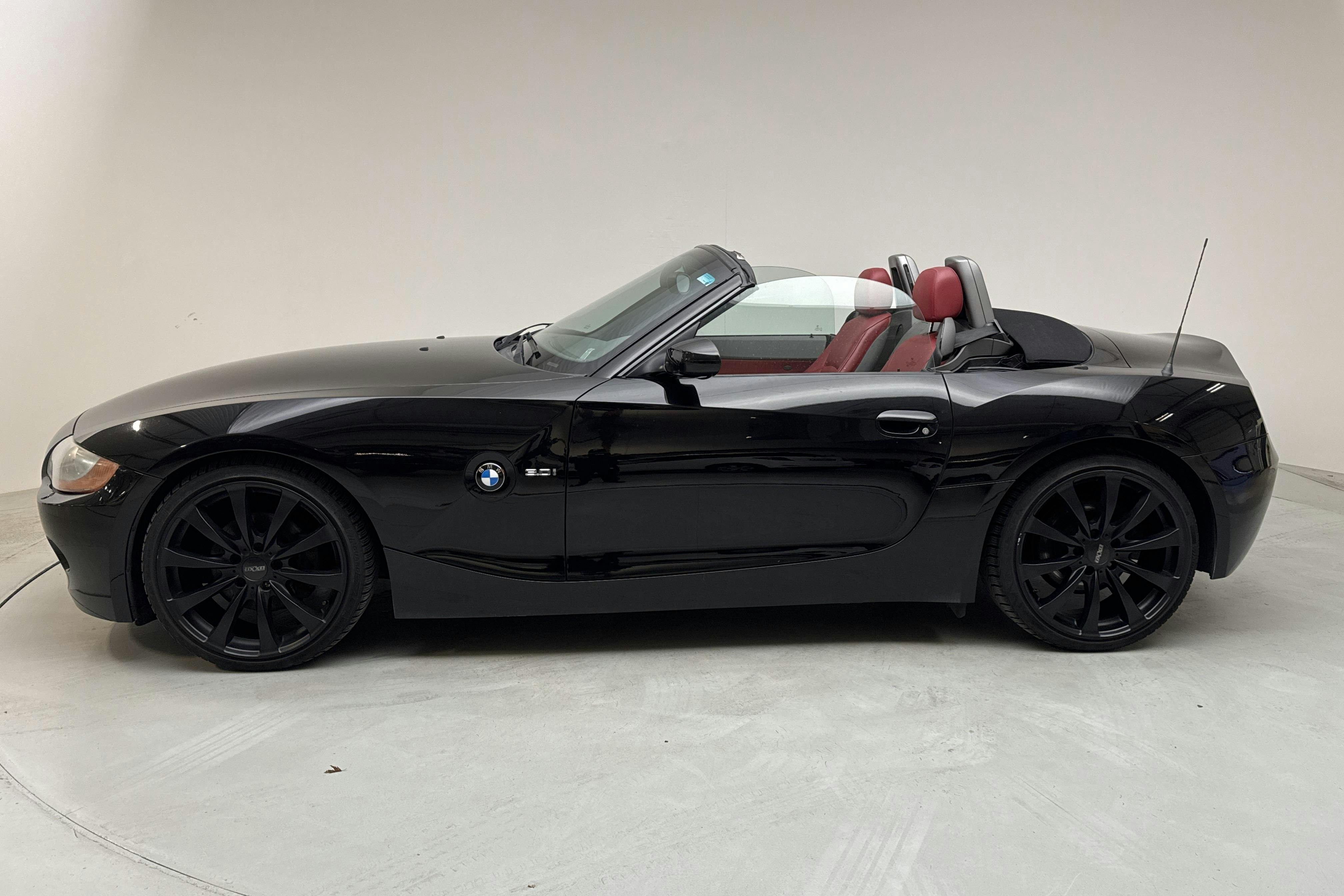 BMW Z4 3.0i Roadster (231hk) - 122 970 km - Manual - black - 2004