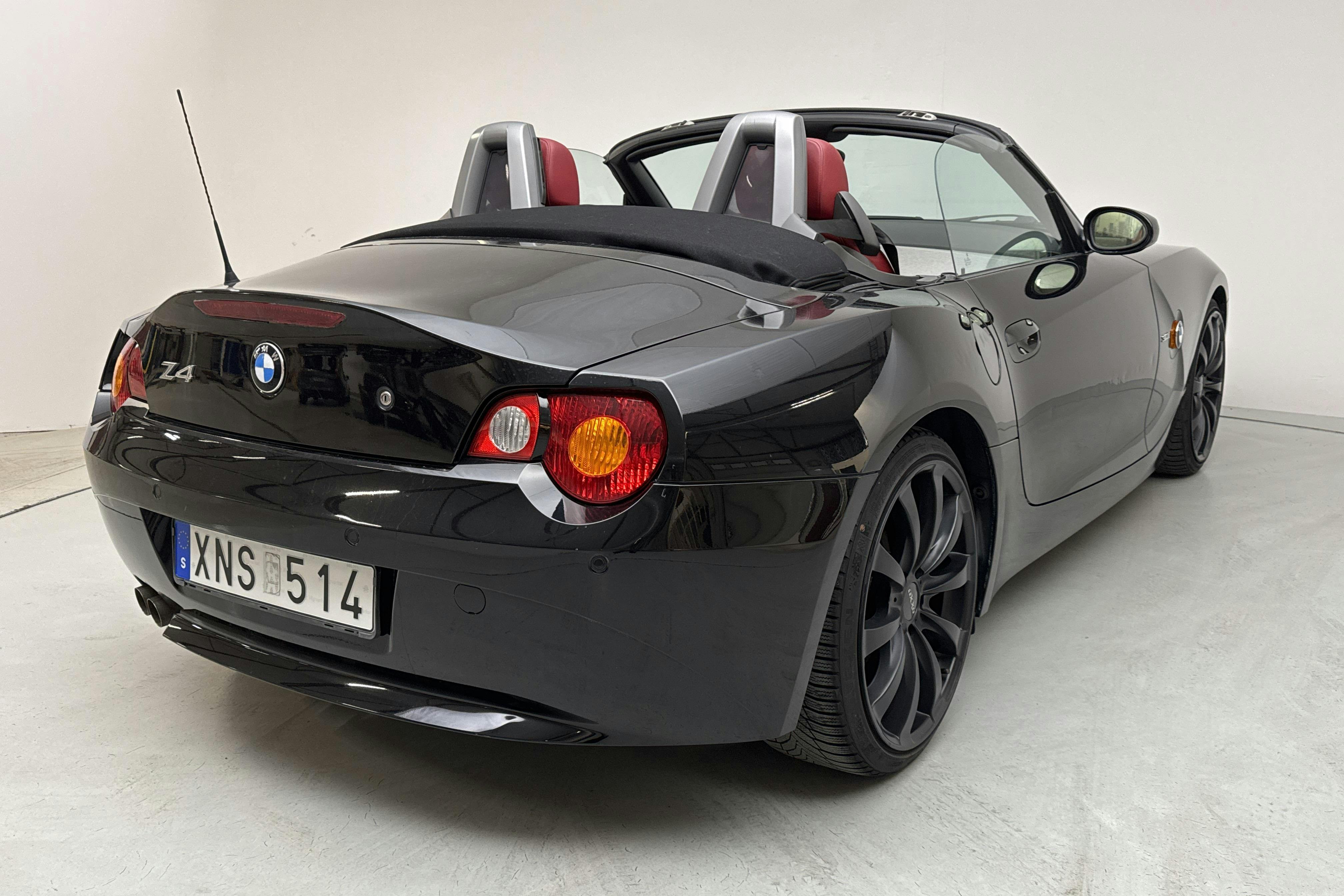 BMW Z4 3.0i Roadster (231hk) - 122 970 km - Manual - black - 2004