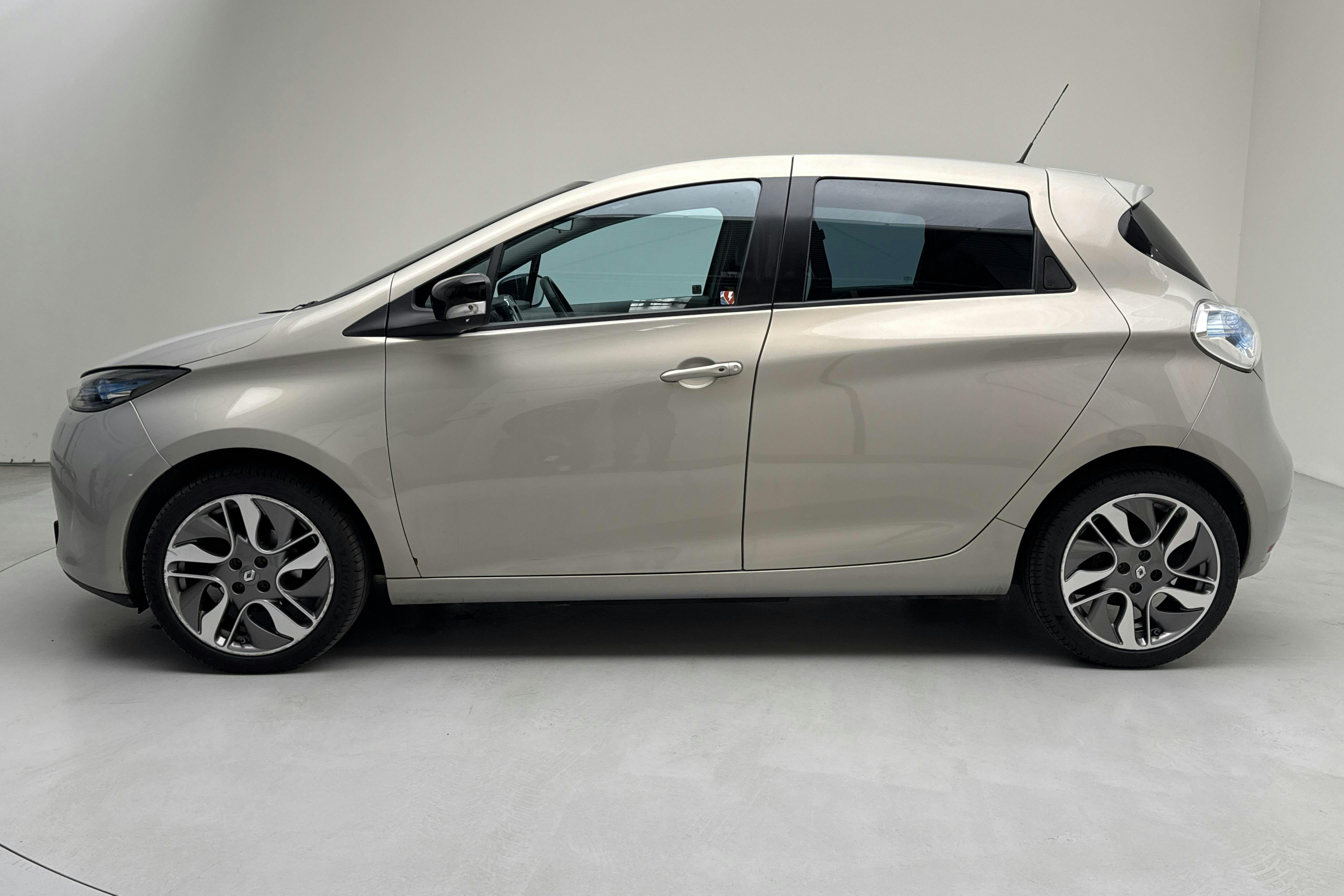 Renault Zoe 22 kWh R88 (88hk) - 8 375 mil - Automat - grå - 2016