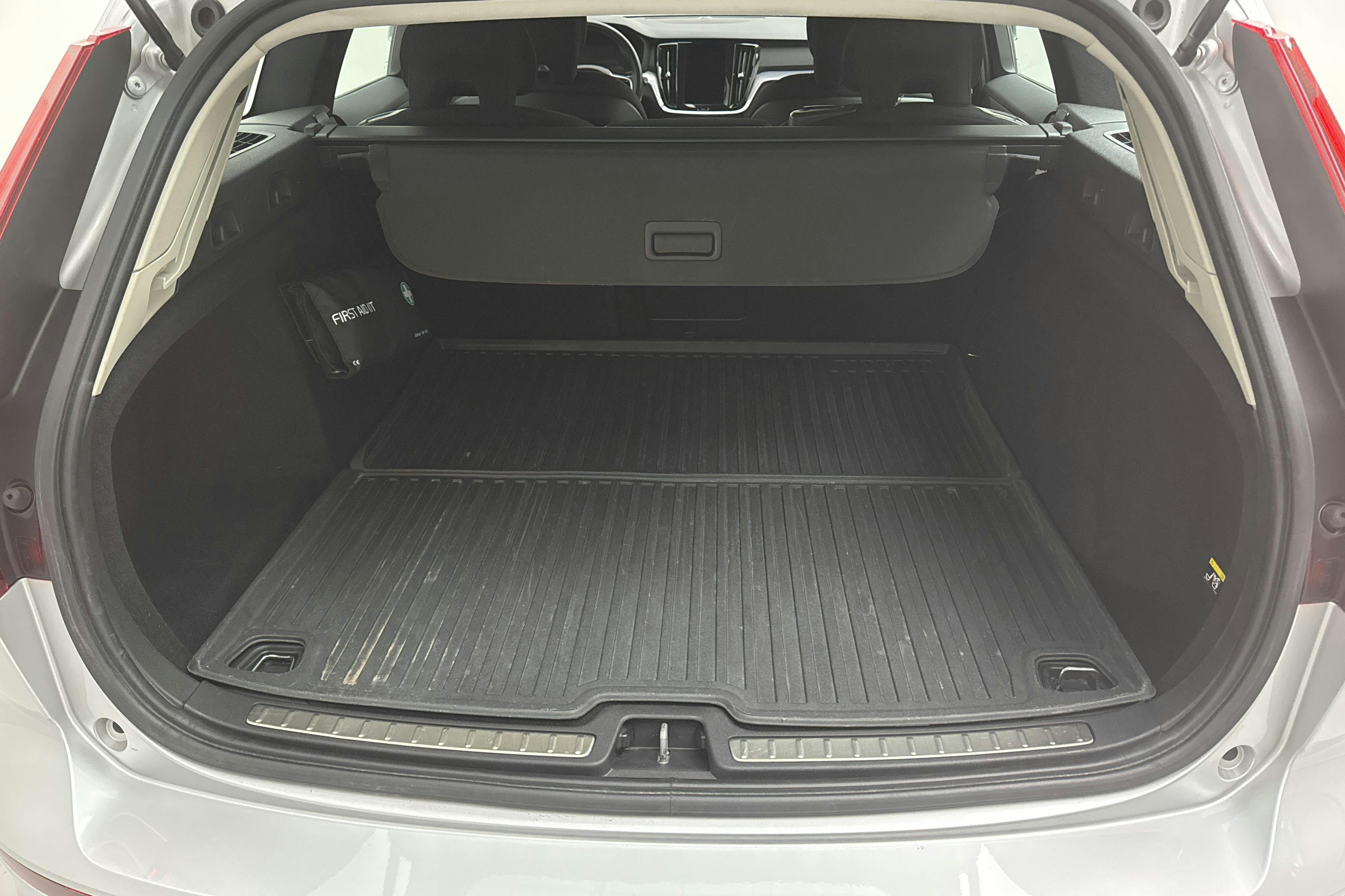 Volvo V60 D3 (150hk) - 170 290 km - Automatic - silver - 2019