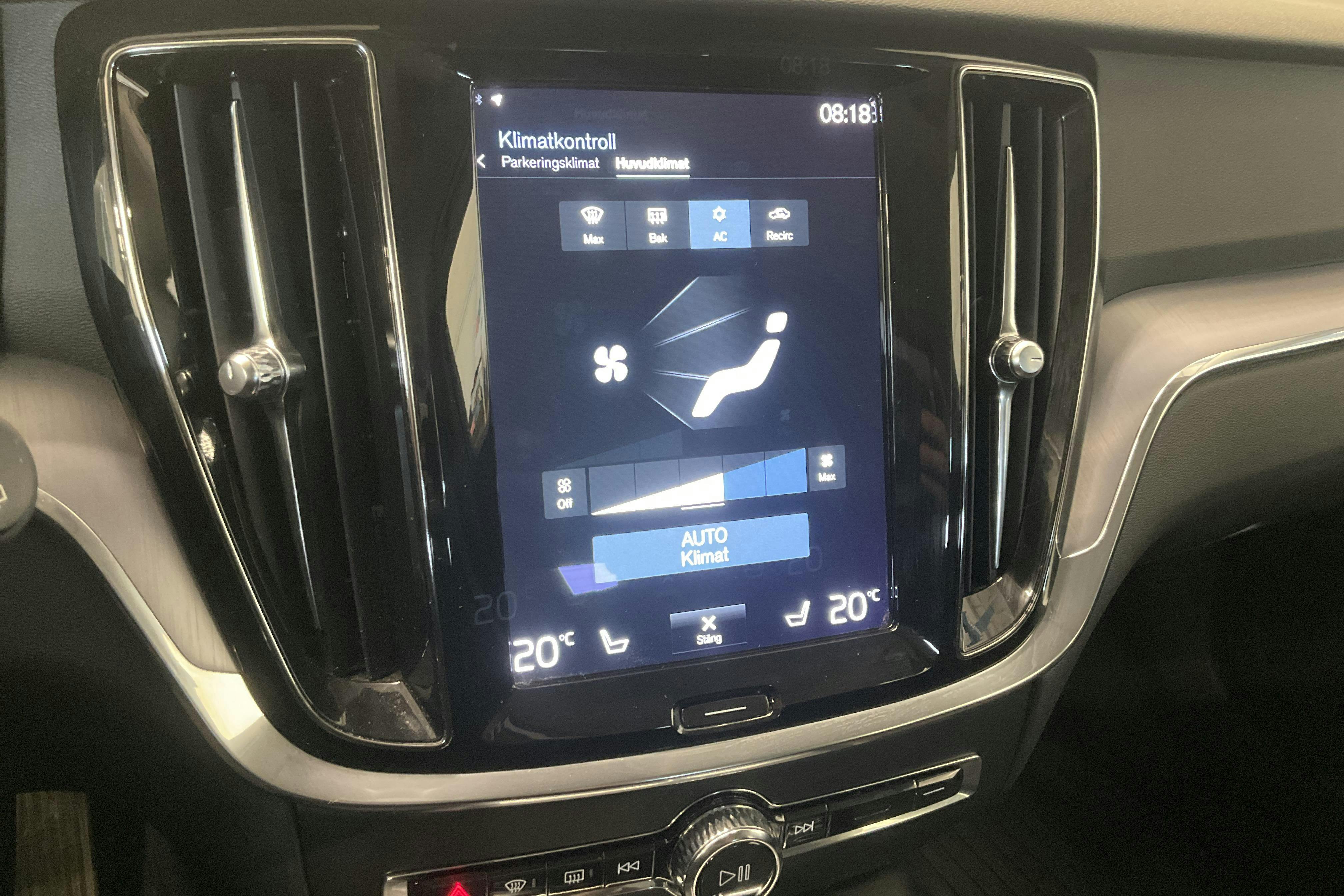 Volvo V60 B4 Cross Country AWD Mildhybrid, Diesel (197hk) - 8 233 mil - Automat - vit - 2022