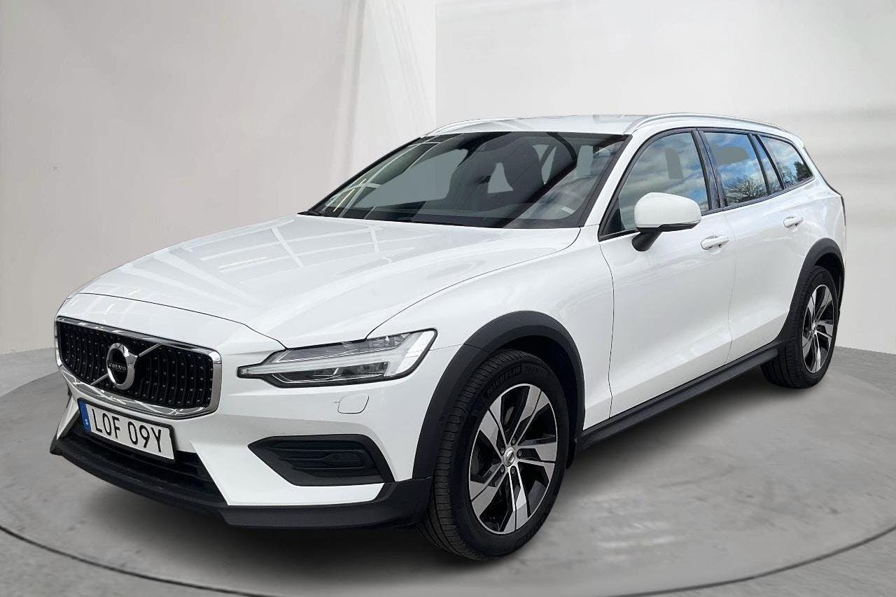 Volvo V60 B4 Cross Country AWD Mildhybrid, Diesel (197hk) - 8 233 mil - Automat - vit - 2022
