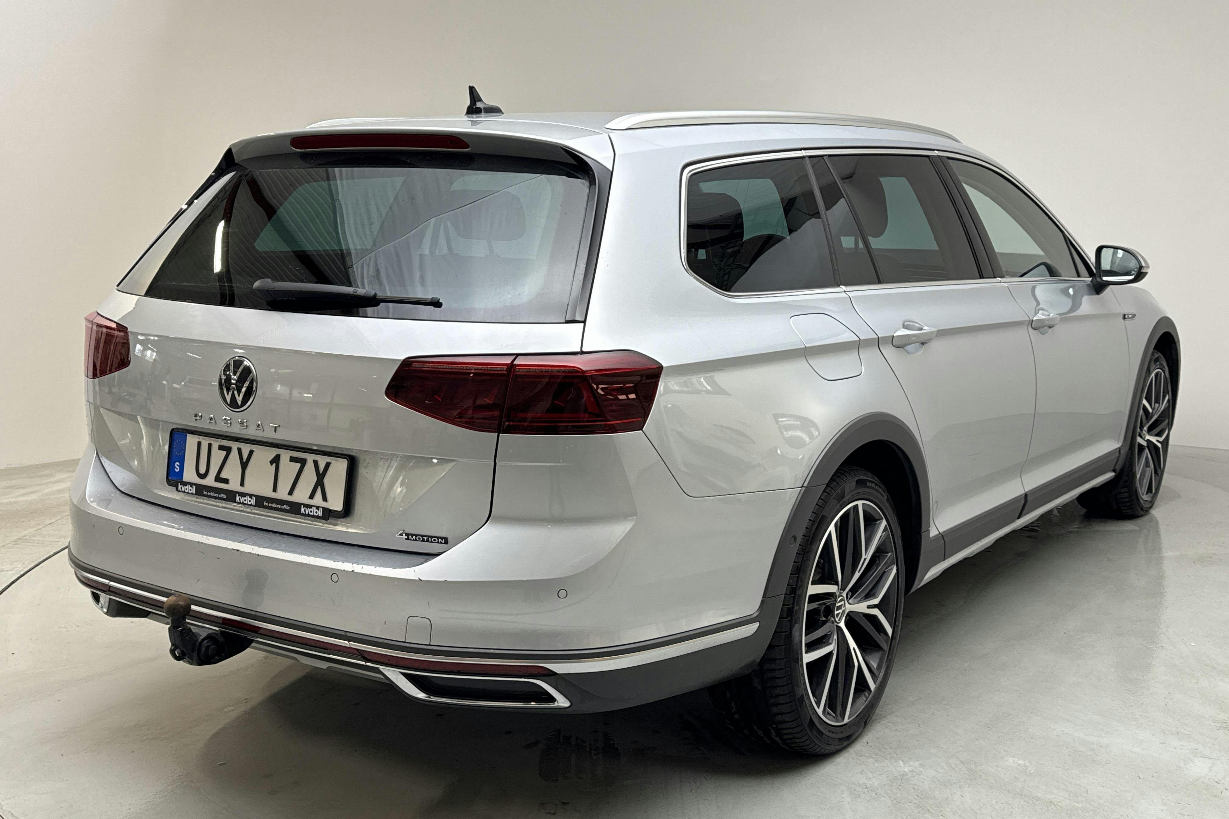 VW Passat Alltrack 2.0 TDI Sportscombi 4Motion (200hk) - 12 987 mil - Automat - silver - 2022