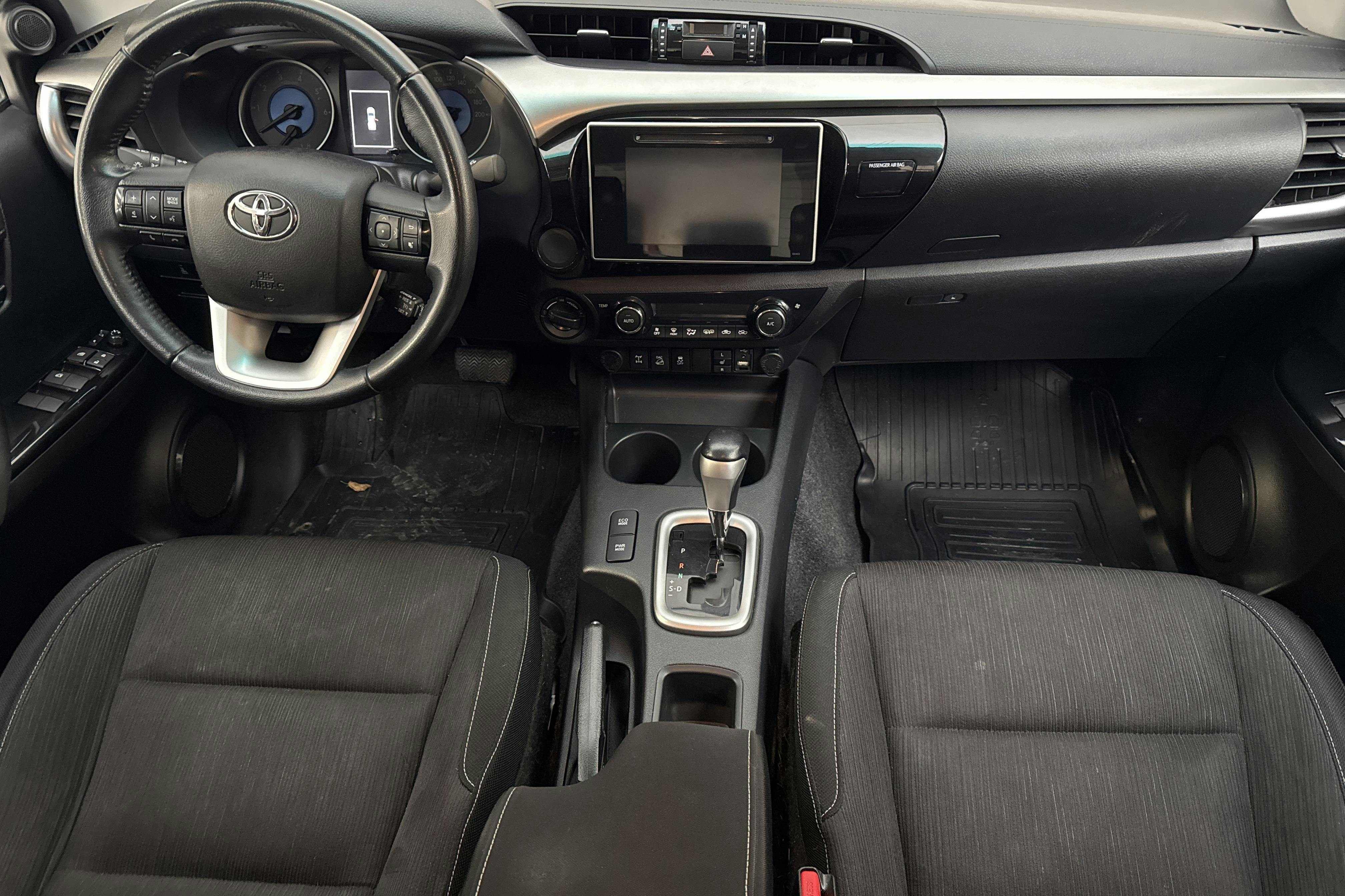 Toyota Hilux 2.4 D 4WD (150hk) - 92 340 km - Automatic - silver - 2018