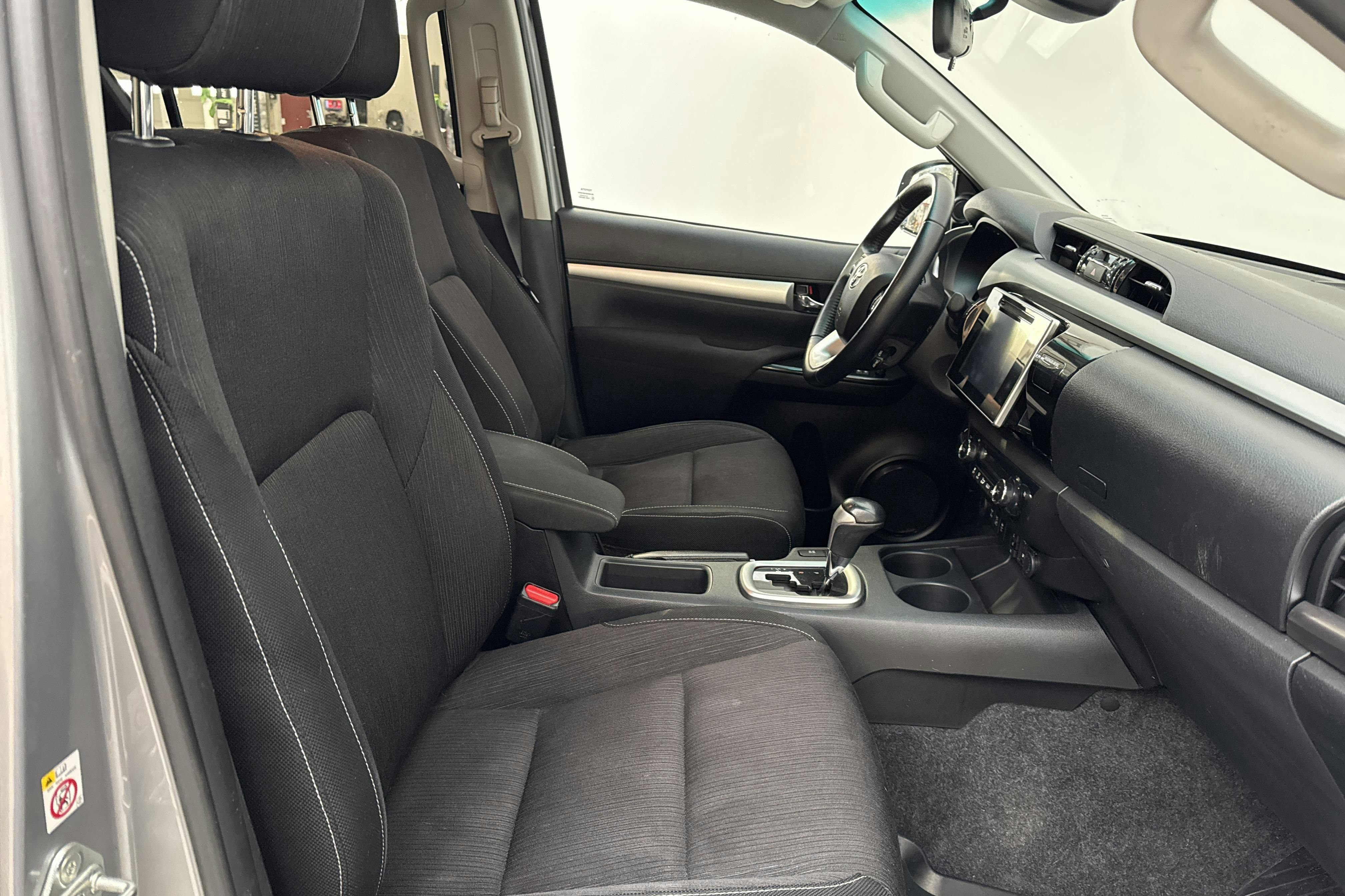 Toyota Hilux 2.4 D 4WD (150hk) - 92 340 km - Automatic - silver - 2018