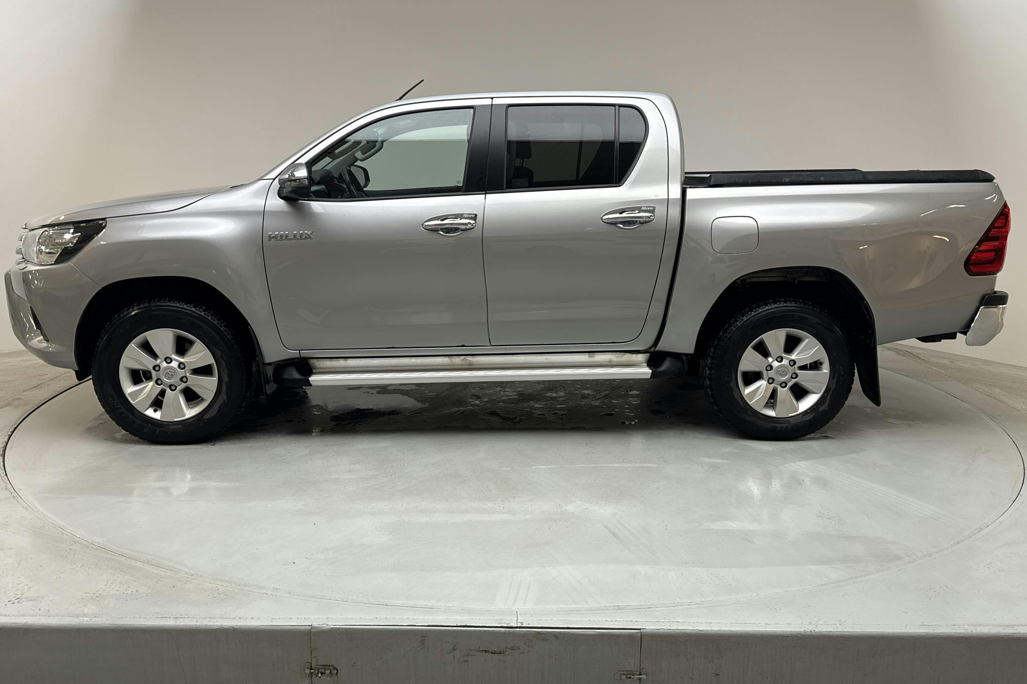 Toyota Hilux 2.4 D 4WD (150hk) - 92 340 km - Automatic - silver - 2018