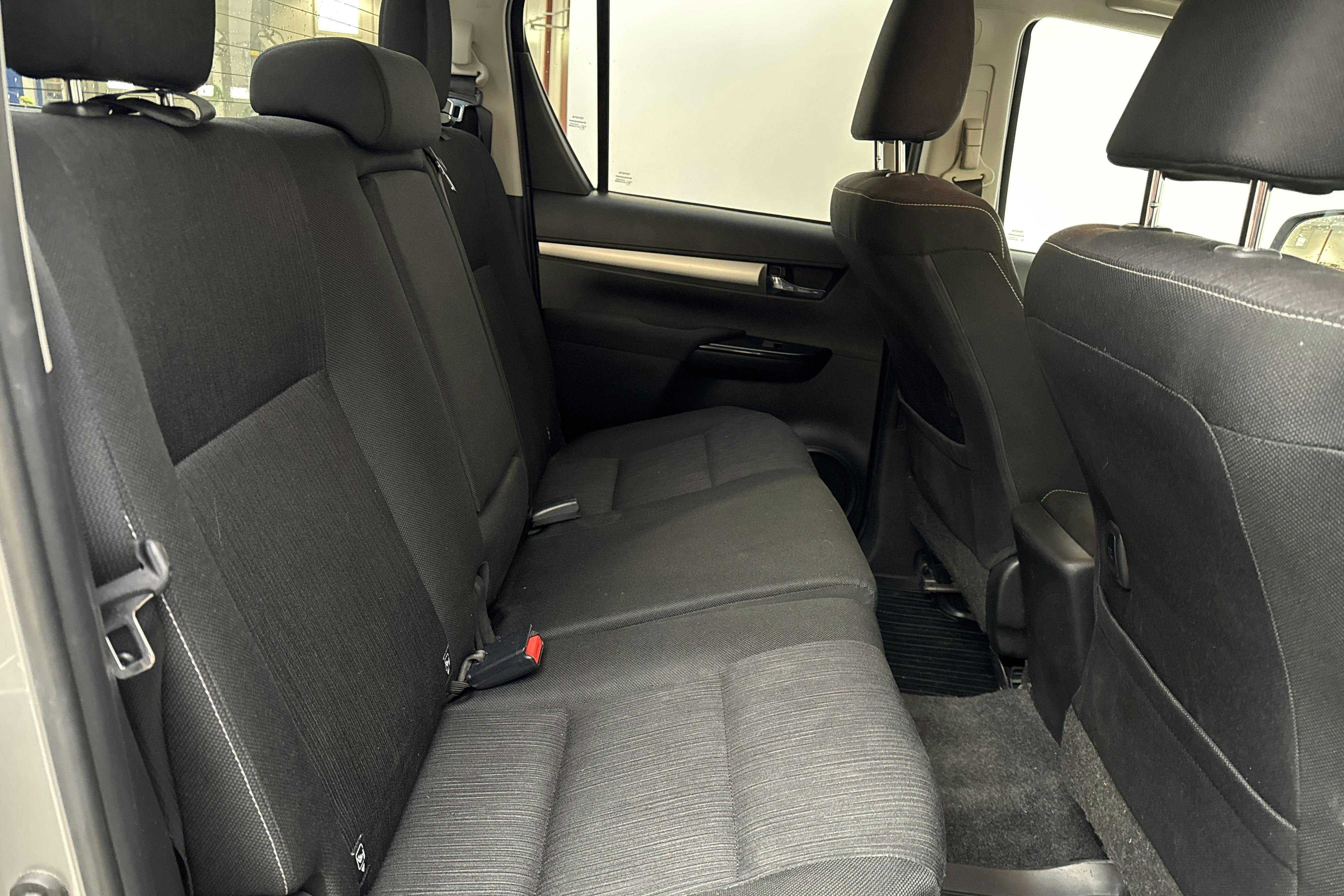 Toyota Hilux 2.4 D 4WD (150hk) - 92 340 km - Automatic - silver - 2018