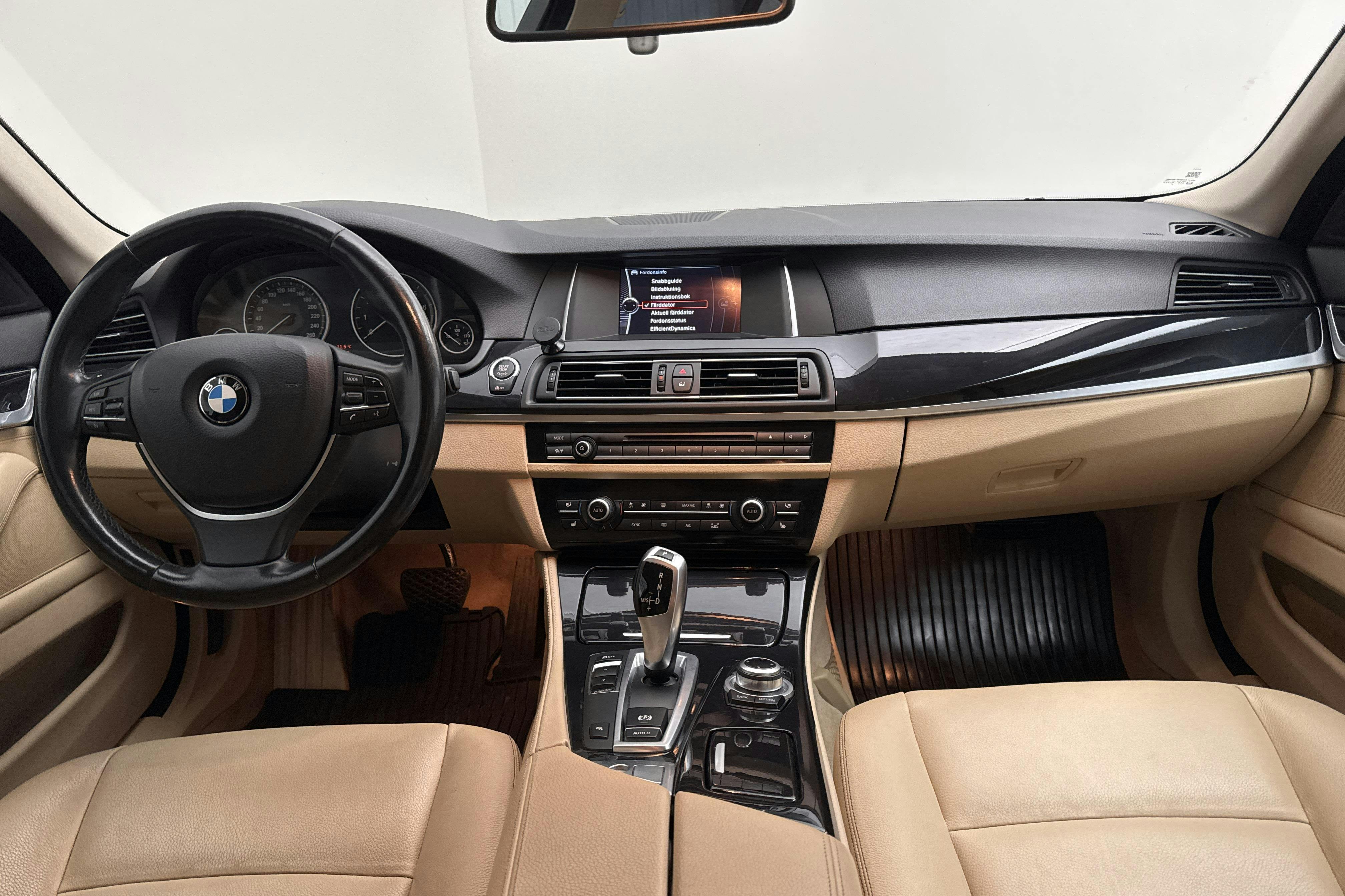 BMW 528i Sedan, F10 (245hk) - 156 810 km - Automaatne - hõbe - 2014