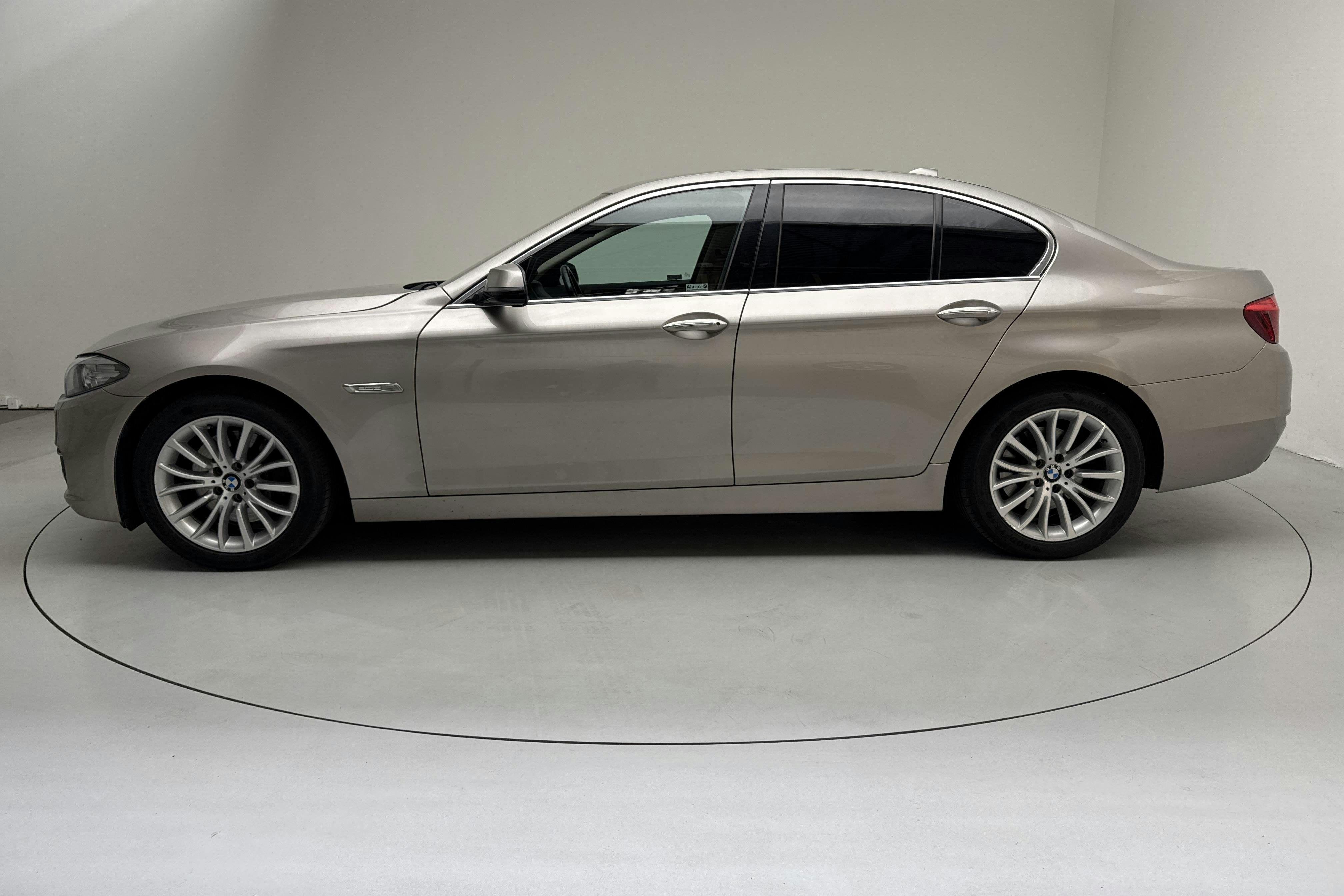 BMW 528i Sedan, F10 (245hk) - 156 810 km - Automaatne - hõbe - 2014