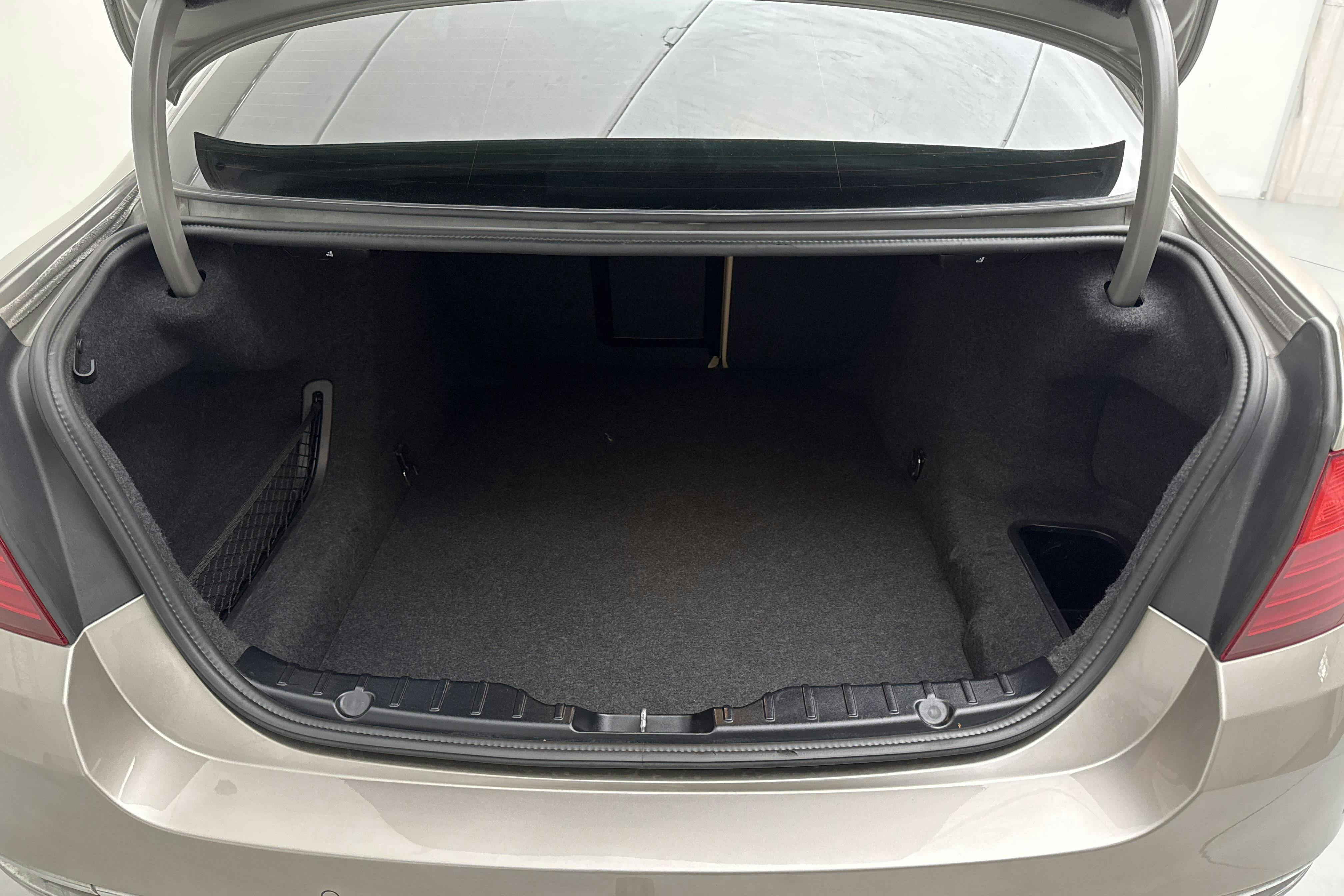 BMW 528i Sedan, F10 (245hk) - 156 810 km - Automaatne - hõbe - 2014