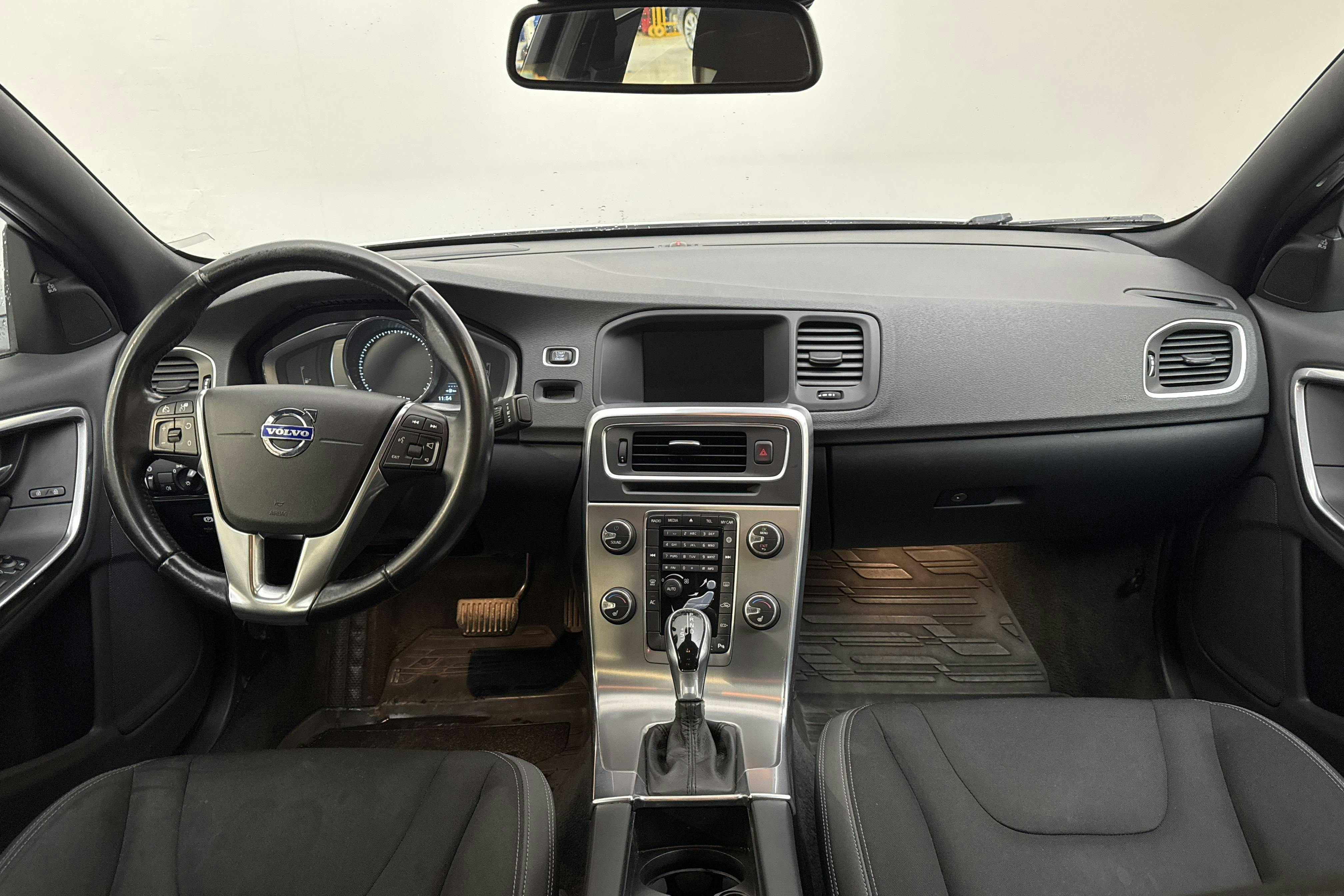 Volvo S60 D4 (181hk) - 213 860 km - Automatic - white - 2014