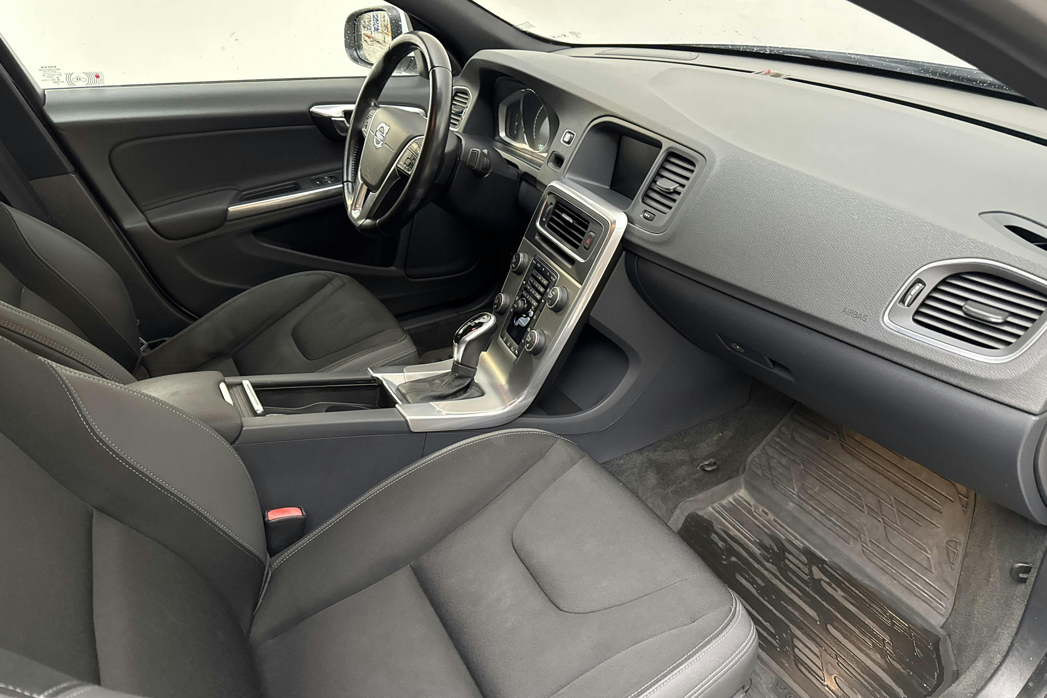 Volvo S60 D4 (181hk) - 213 860 km - Automatic - white - 2014