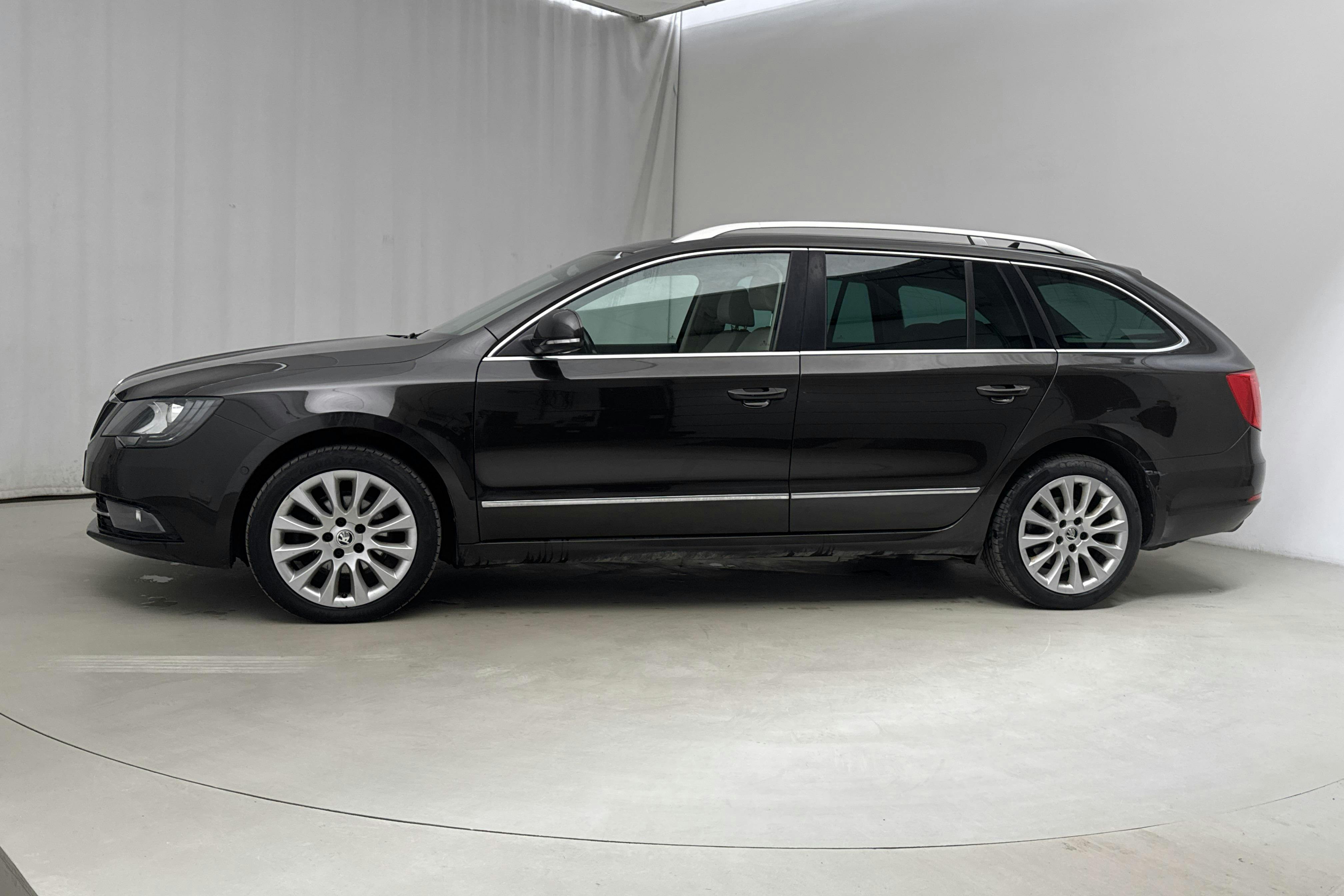 Skoda Superb 2.0 TDI 4x4 Kombi (170hk) - 11 174 mil - Automat - Dark Brown - 2015