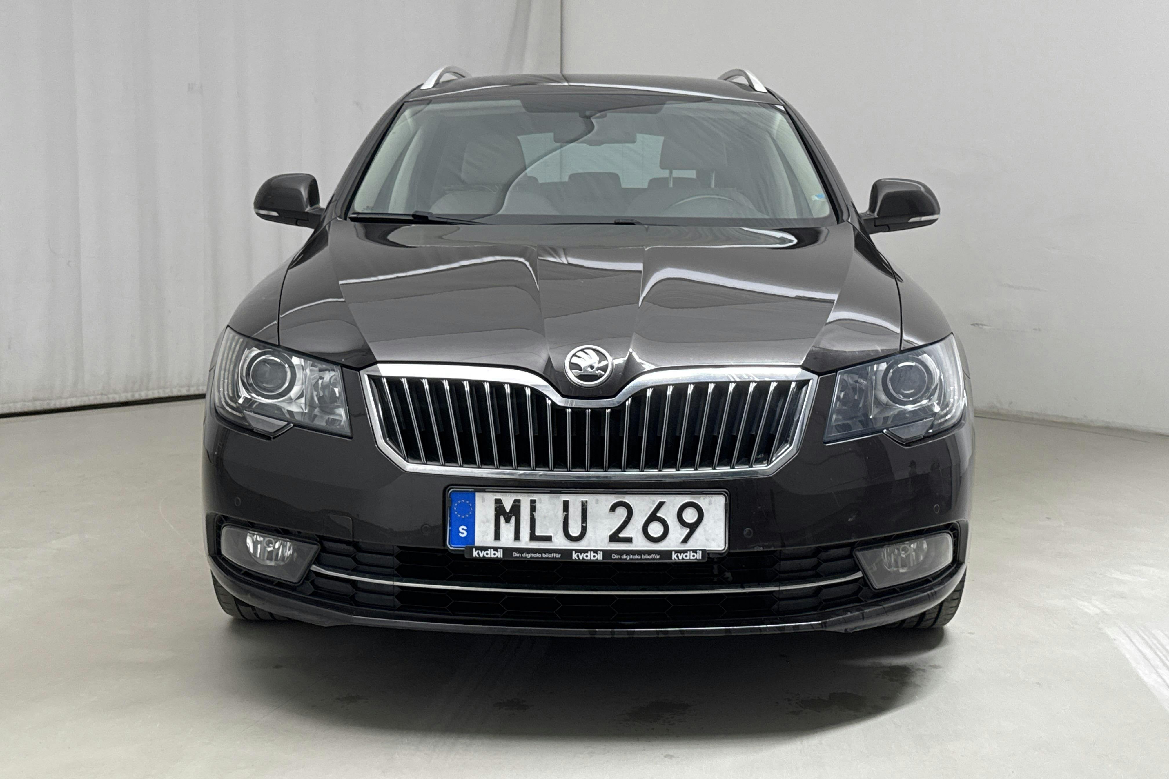 Skoda Superb 2.0 TDI 4x4 Kombi (170hk) - 11 174 mil - Automat - Dark Brown - 2015