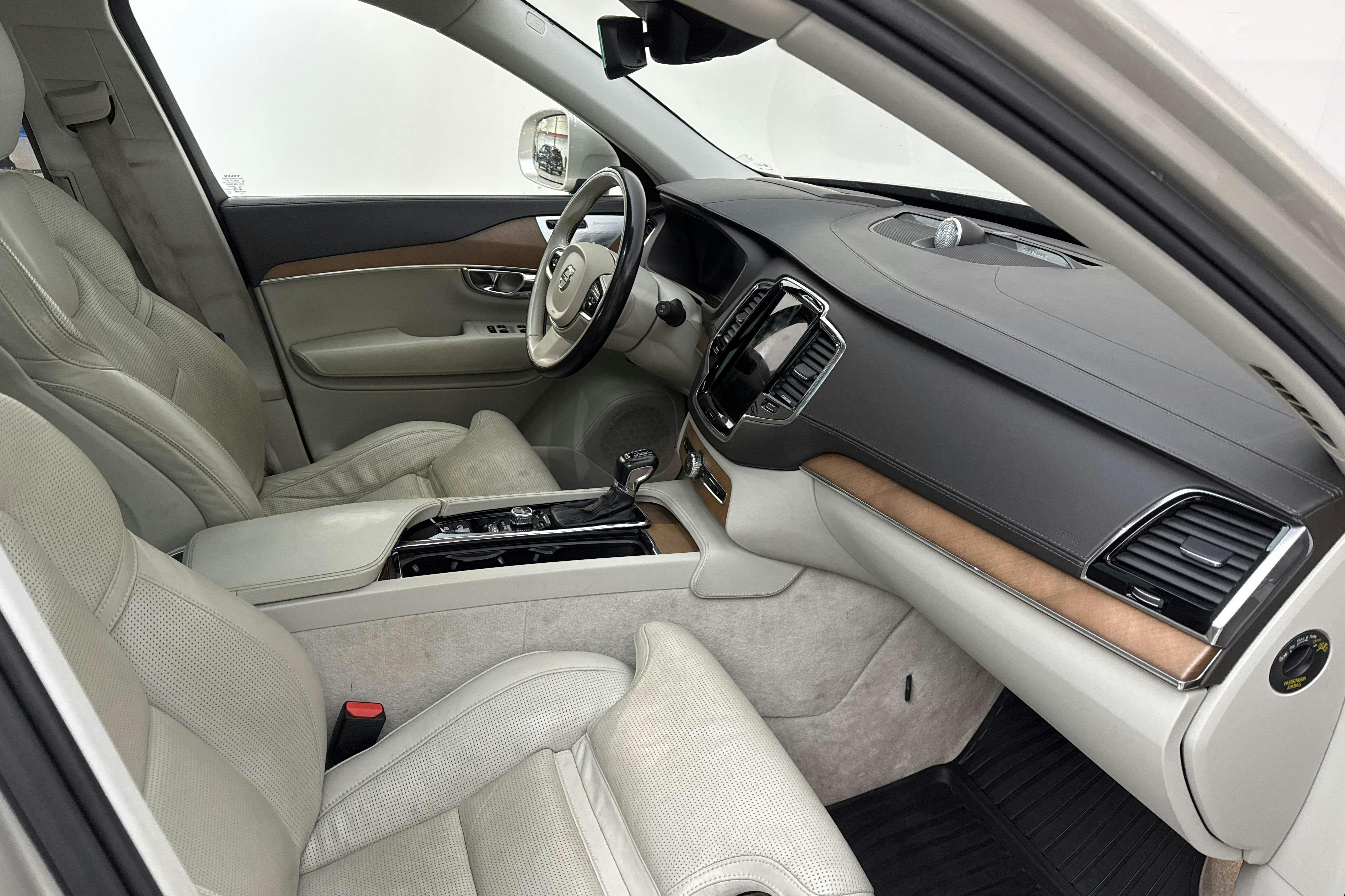 Volvo XC90 D5 AWD (225hk) - 203 740 km - Automaatne - Light Yellow - 2016