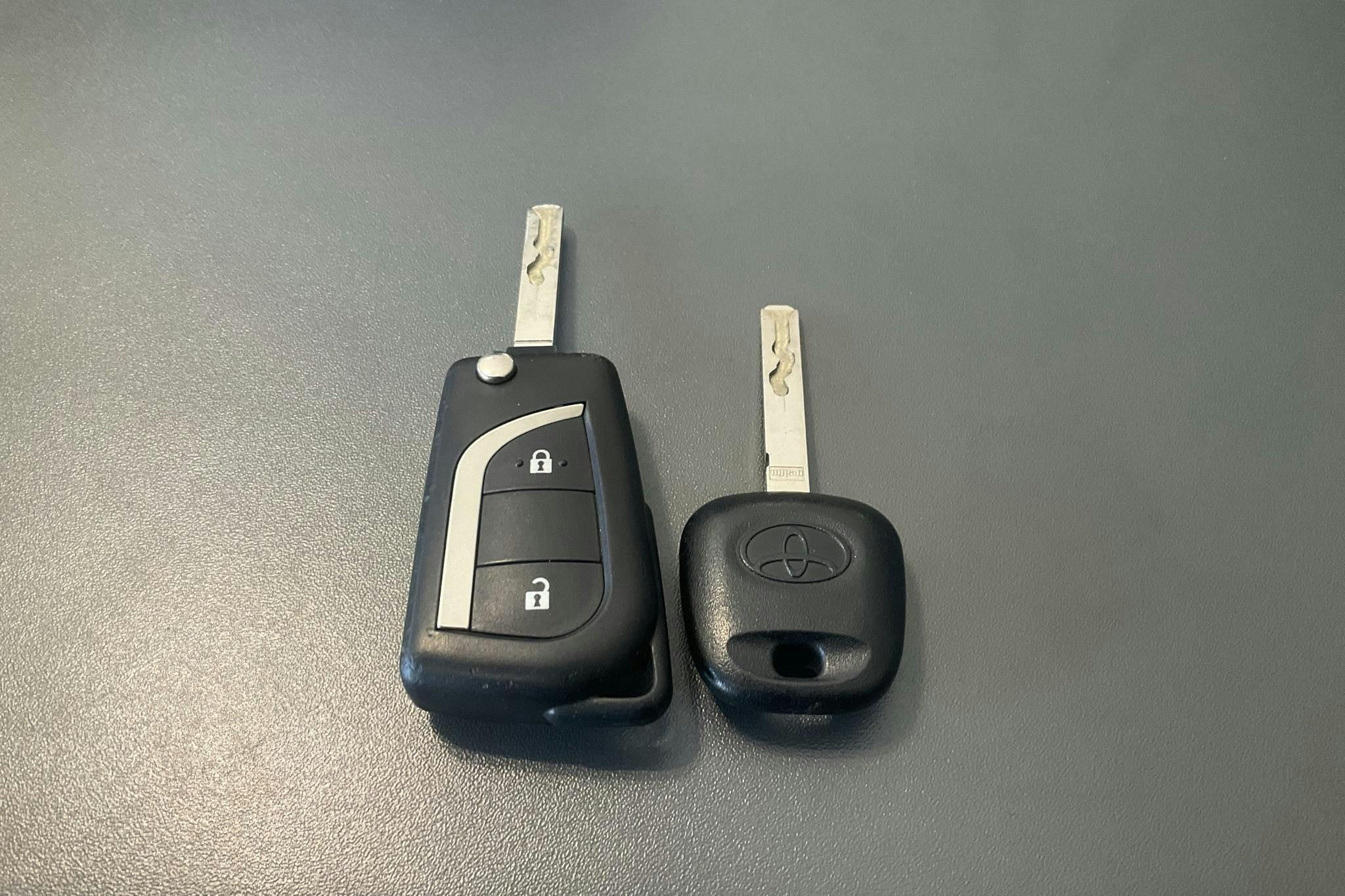 Toyota Yaris 1.5 Hybrid 5dr (101hk) - 18 241 mil - Automat - vit - 2019