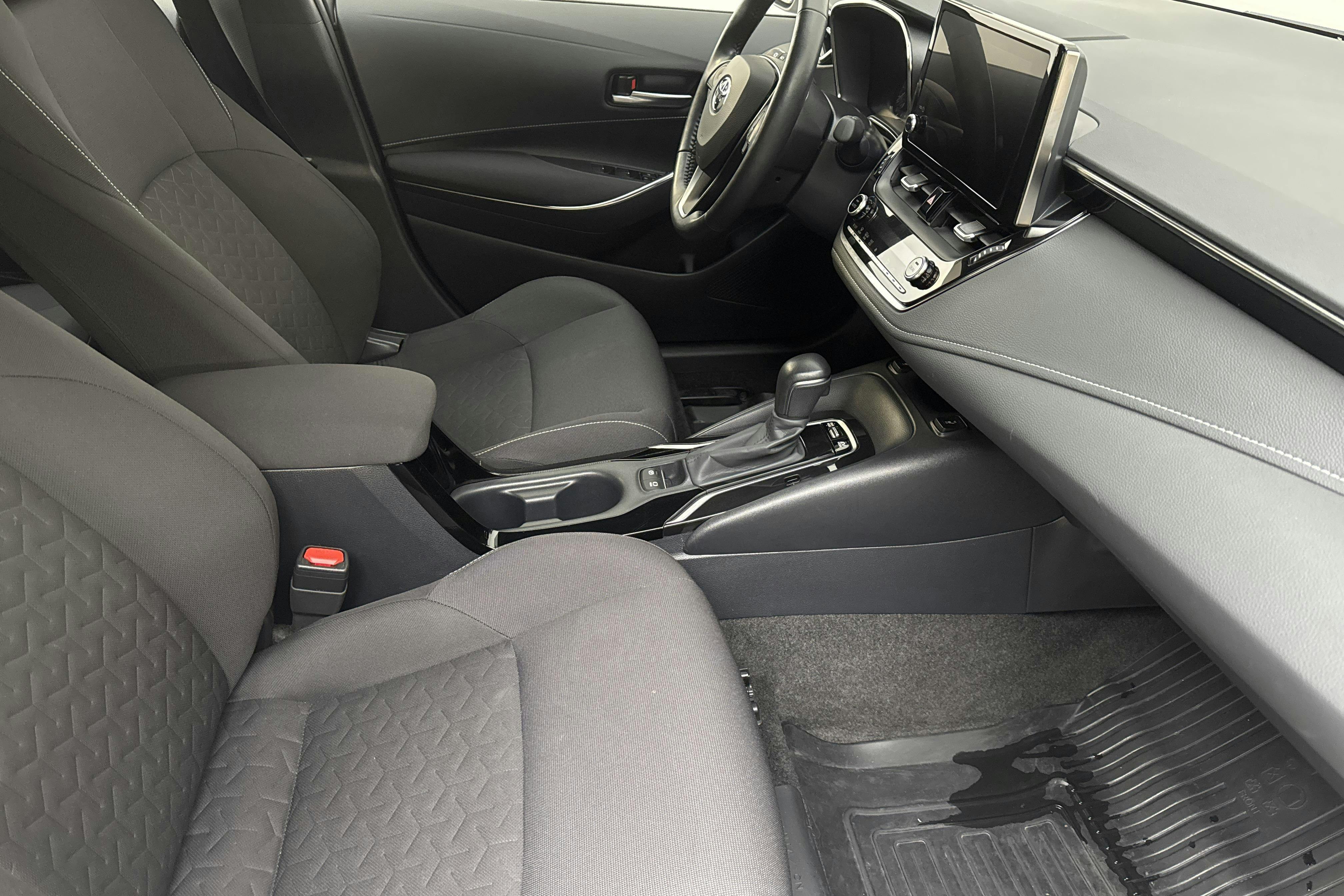 Toyota Corolla 1.8 Hybrid Touring Sports (122hk) - 34 230 km - Automaatne - valge - 2022