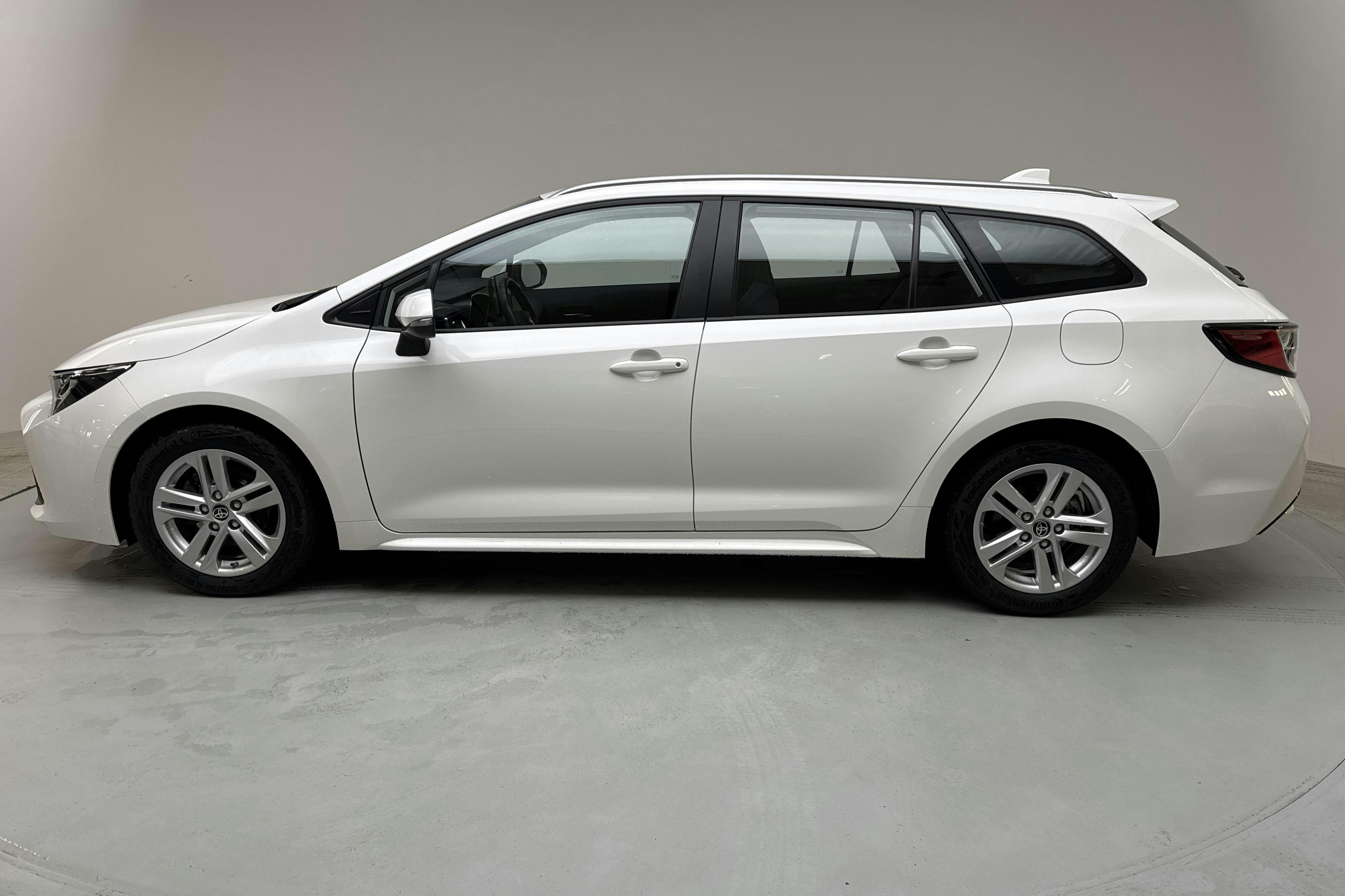 Toyota Corolla 1.8 Hybrid Touring Sports (122hk) - 34 230 km - Automatic - white - 2022