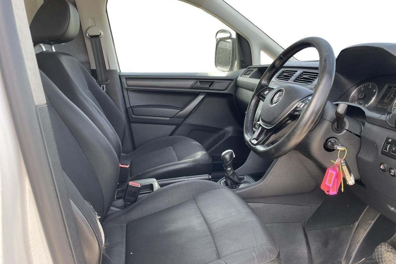 VW Caddy 2.0 TDI Skåp (102hk) - 300 540 km - Automaattinen - valkoinen - 2018