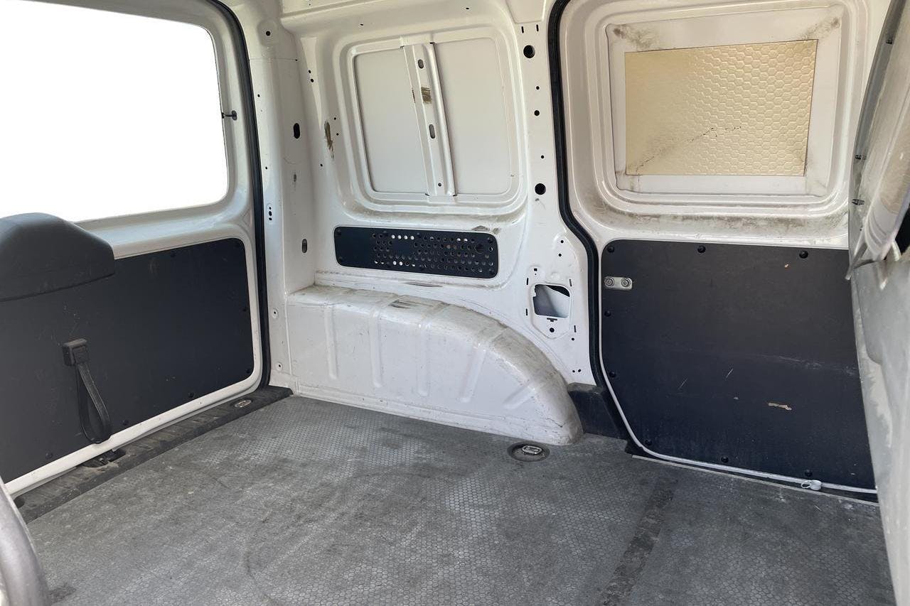 VW Caddy 2.0 TDI Skåp (102hk) - 300 540 km - Automaattinen - valkoinen - 2018