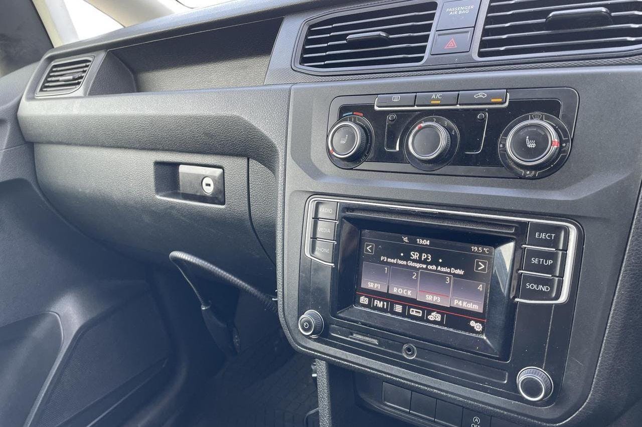 VW Caddy 2.0 TDI Skåp (102hk) - 300 540 km - Automaattinen - valkoinen - 2018