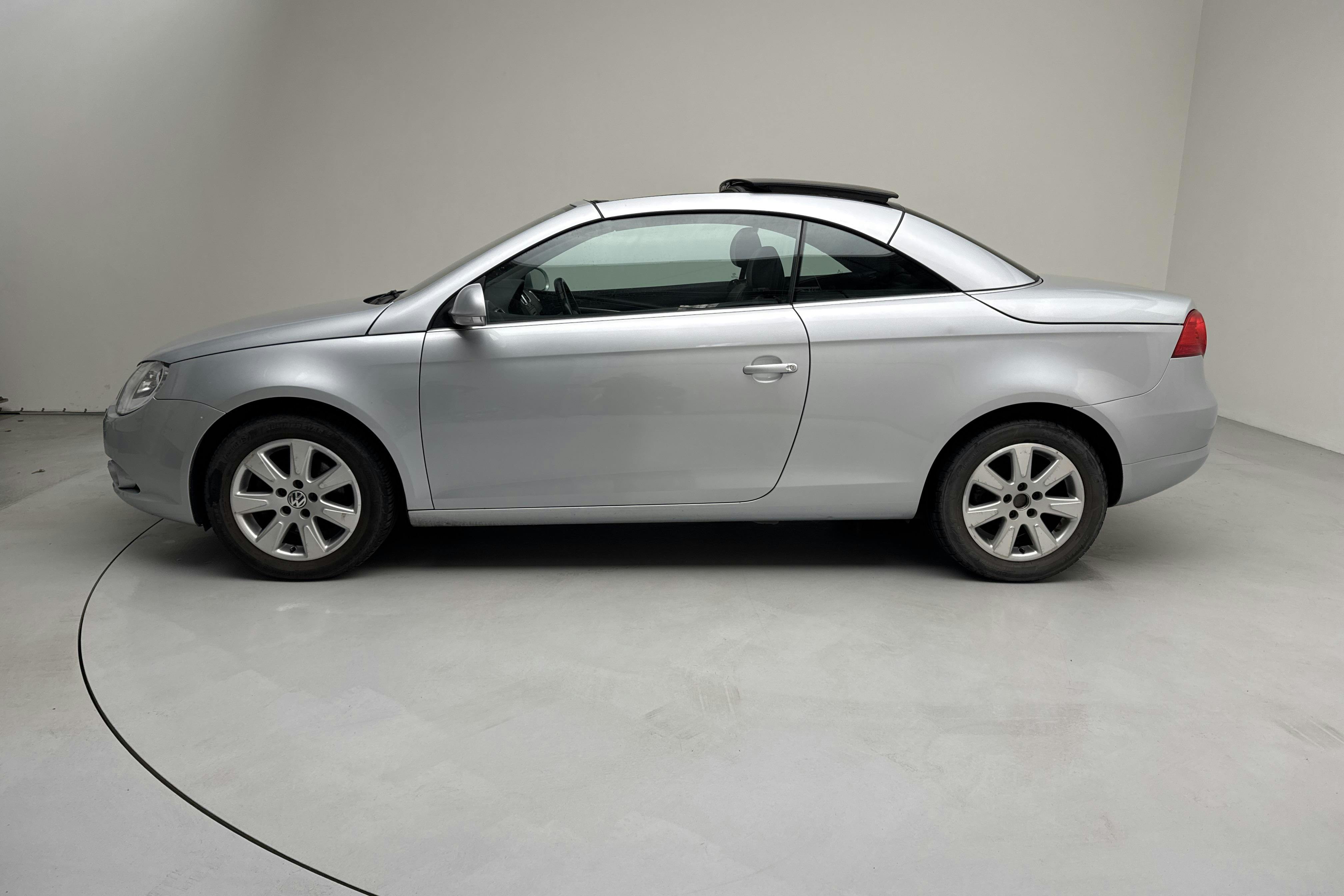 VW Eos 2.0 FSI Cabriolet (150hk) - 127 770 km - Käsitsi - hõbe - 2006