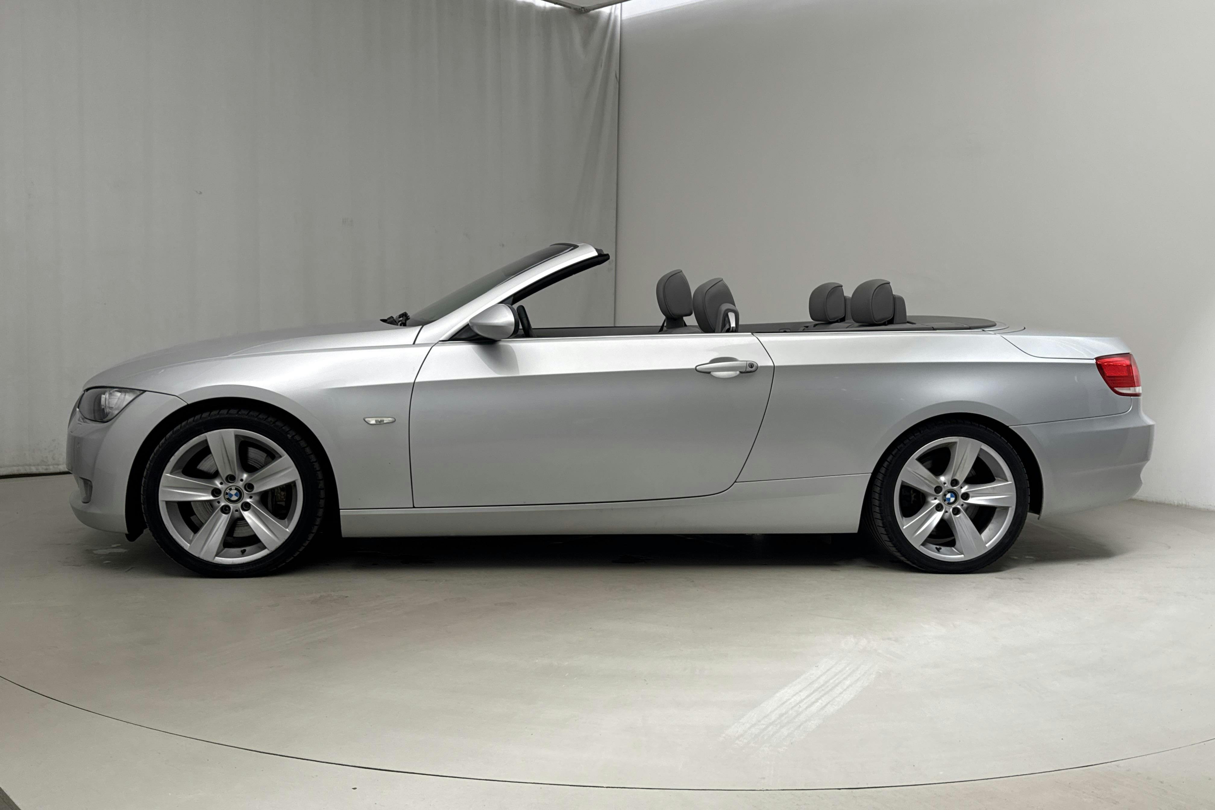BMW 335i Cabriolet, E93 (306hk) - 205 310 km - Manual - Light Grey - 2008