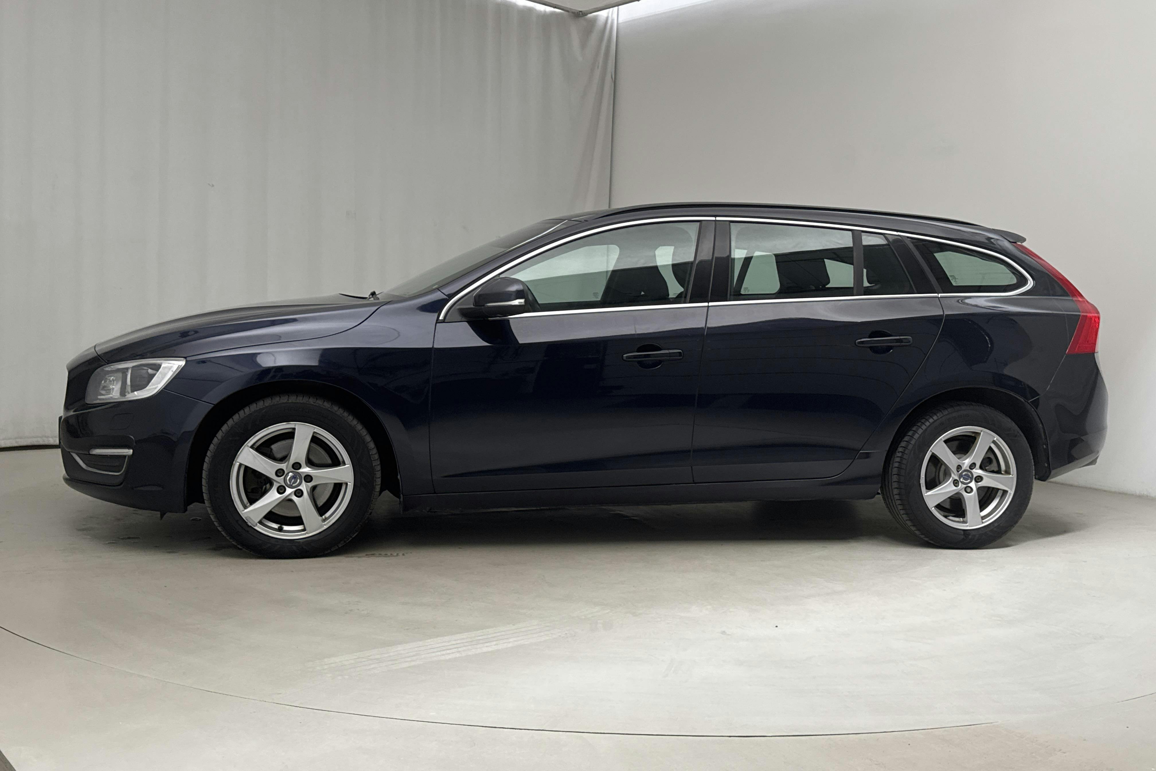 Volvo V60 D4 (190hk) - 191 620 km - Automatyczna - Dark Blue - 2016