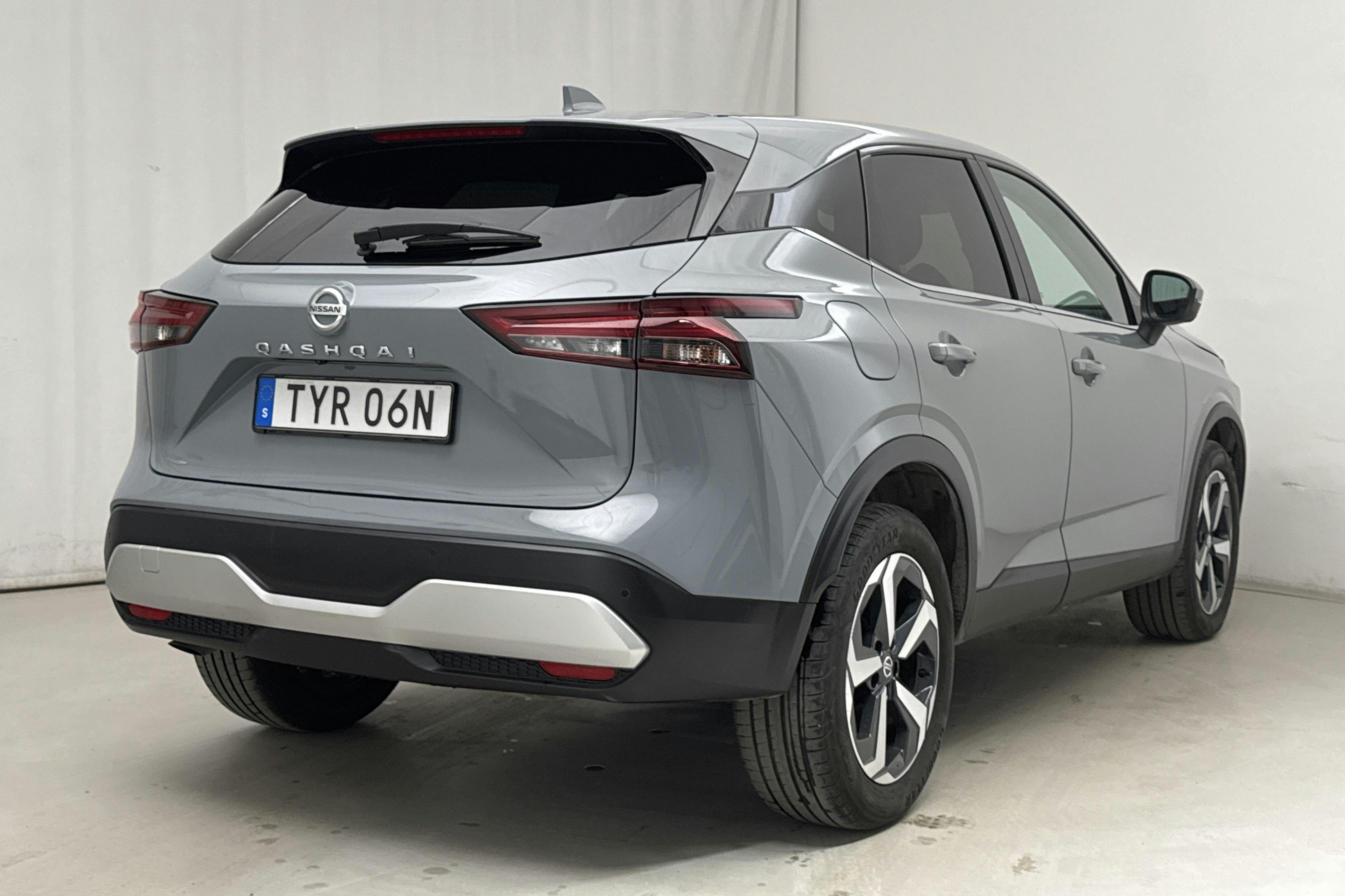 Nissan Qashqai 1.3 MHEV (158hk) - 4 939 mil - Automat - Light Grey - 2022