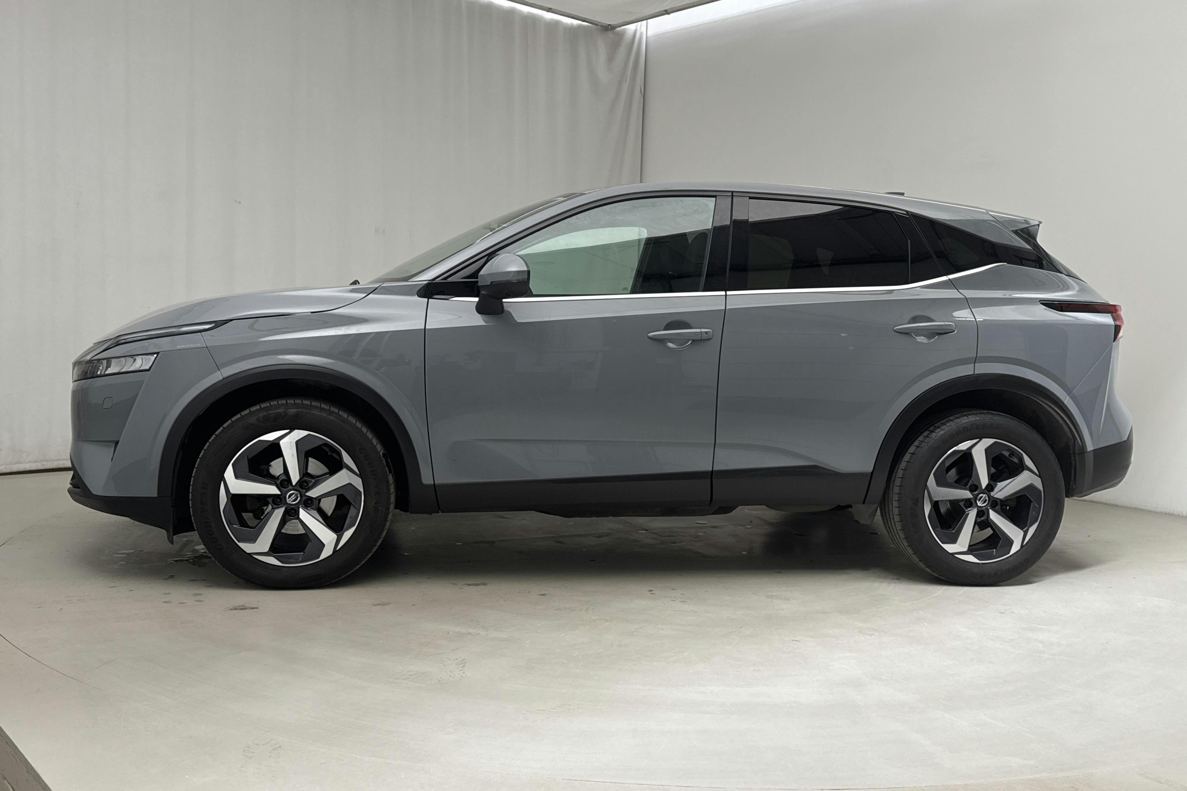 Nissan Qashqai 1.3 MHEV (158hk) - 4 939 mil - Automat - Light Grey - 2022