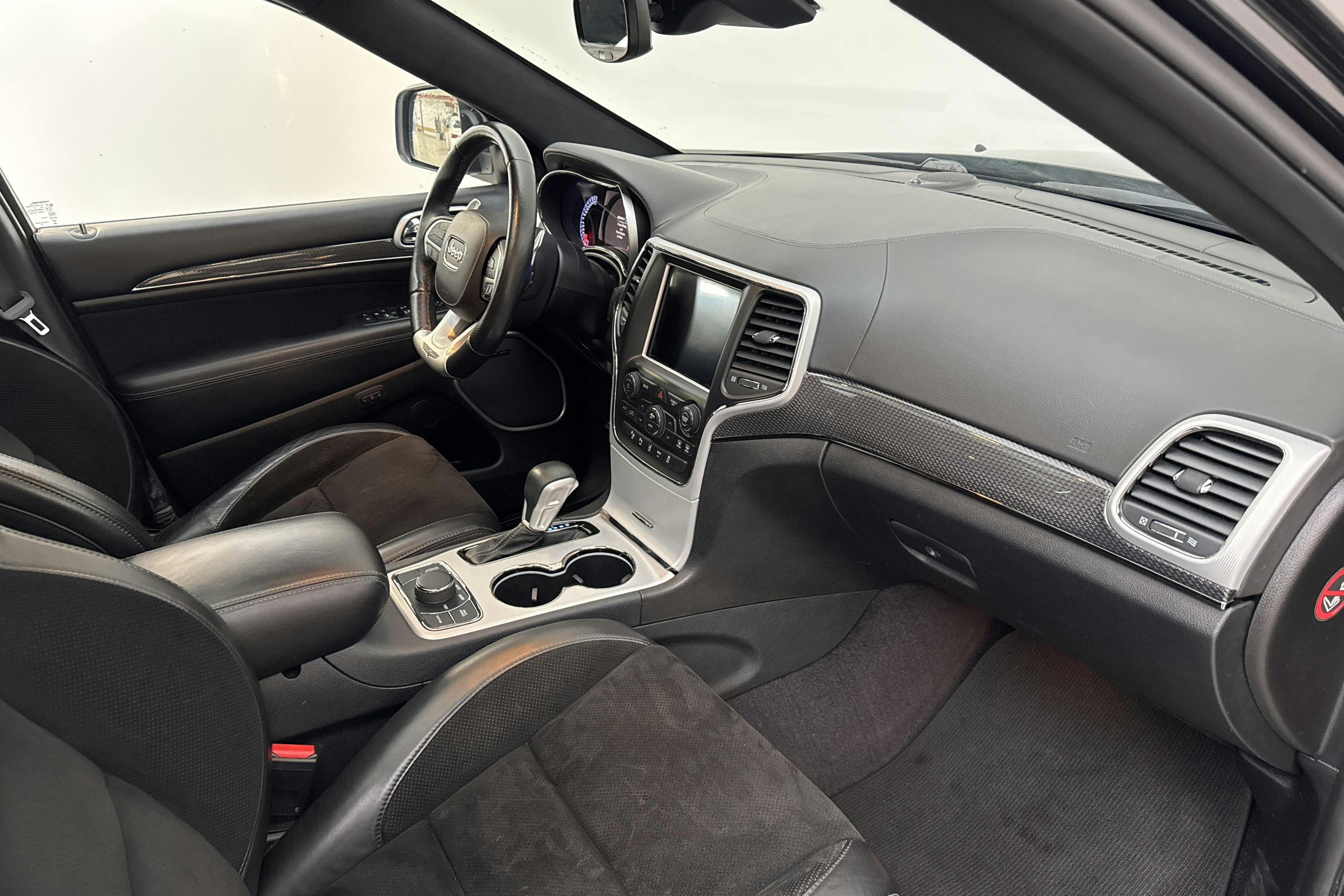 Jeep Grand Cherokee SRT Hellcat TrackHawk 6.2 V8 AWD (710hk) - 133 930 km - Automaatne - must - 2018