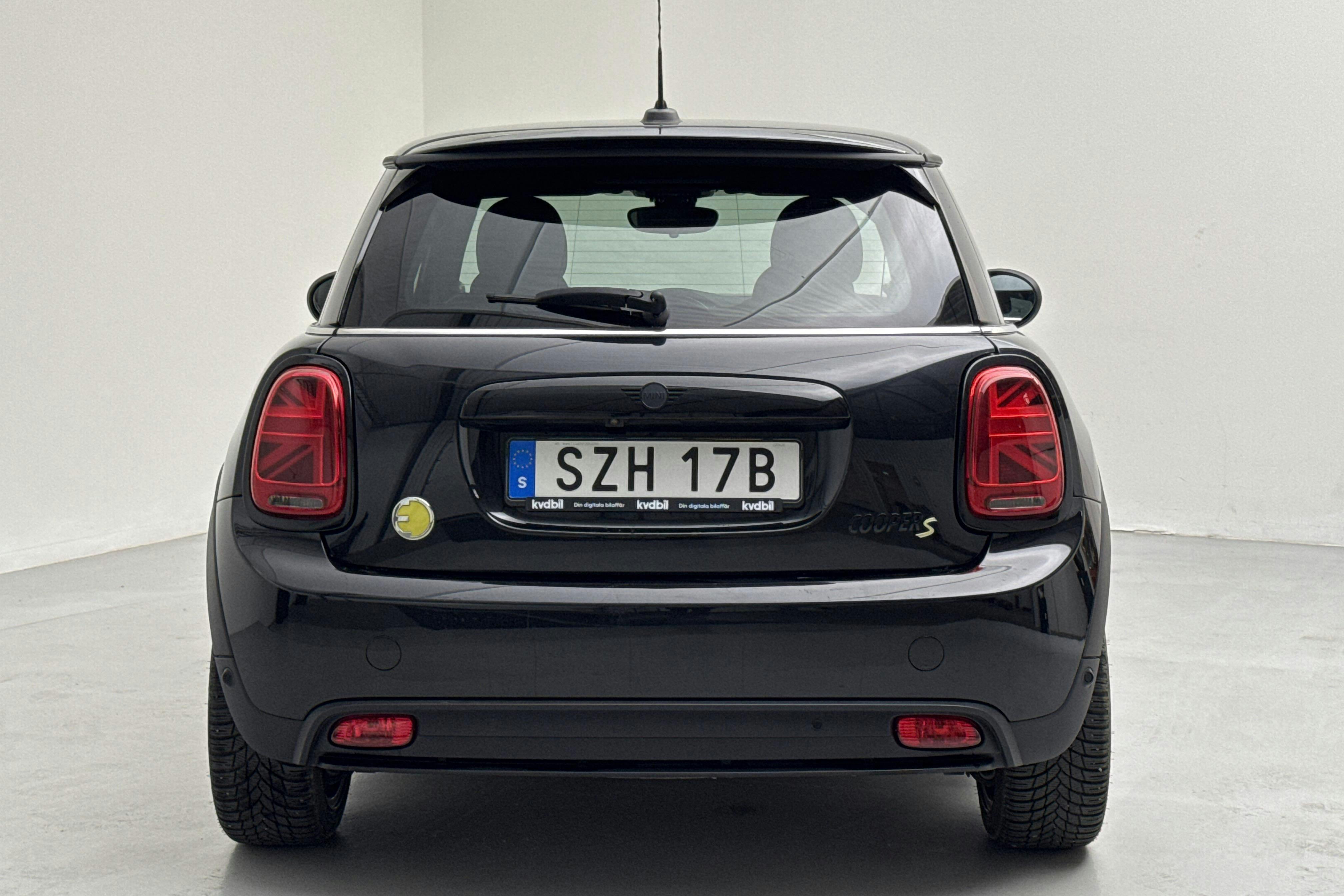 MINI Cooper SE, F56 LCI (184hk) - 23 890 km - Automaatne - must - 2023